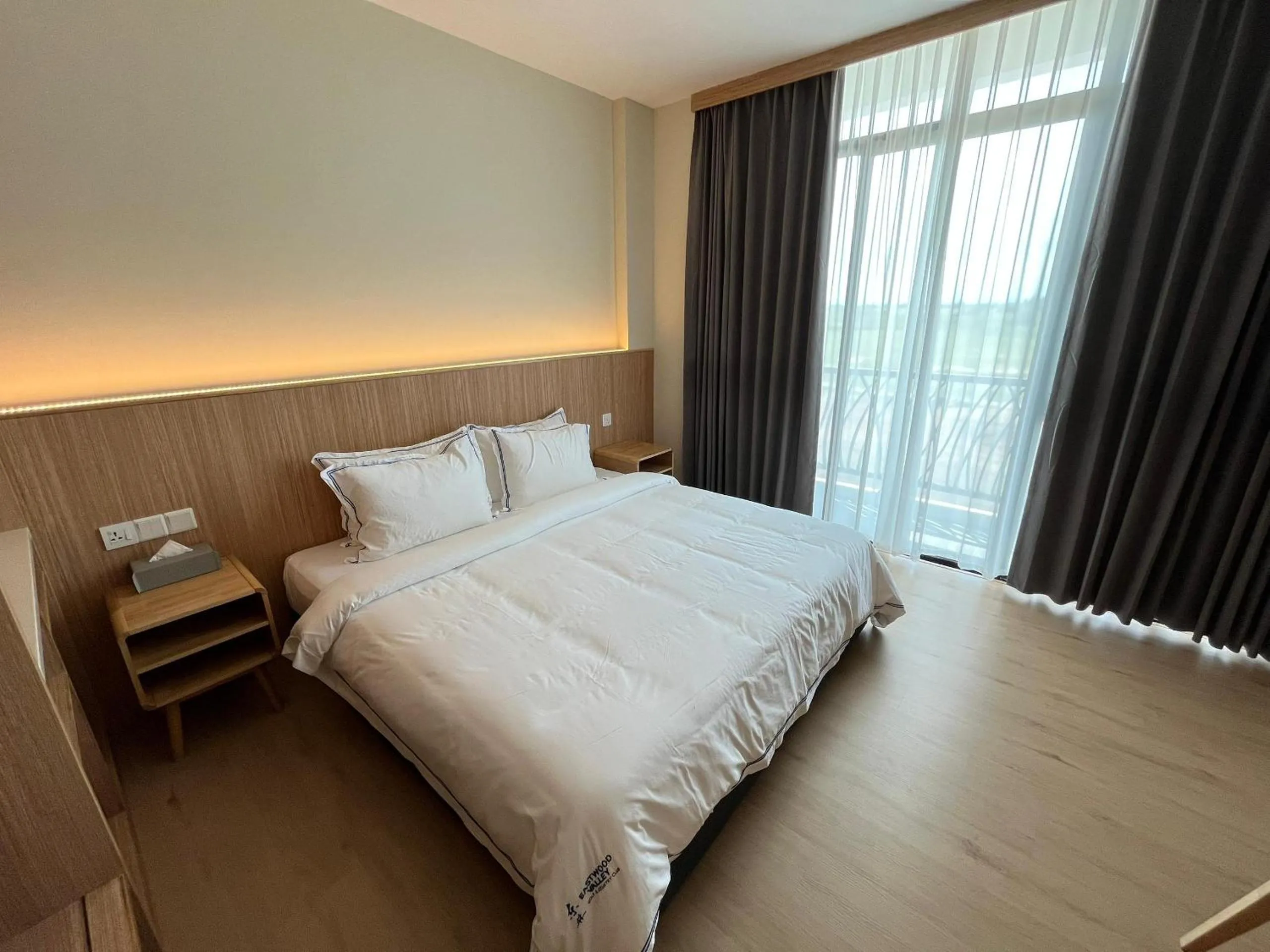 Bed in Eastwood Valley Golf & Country Club