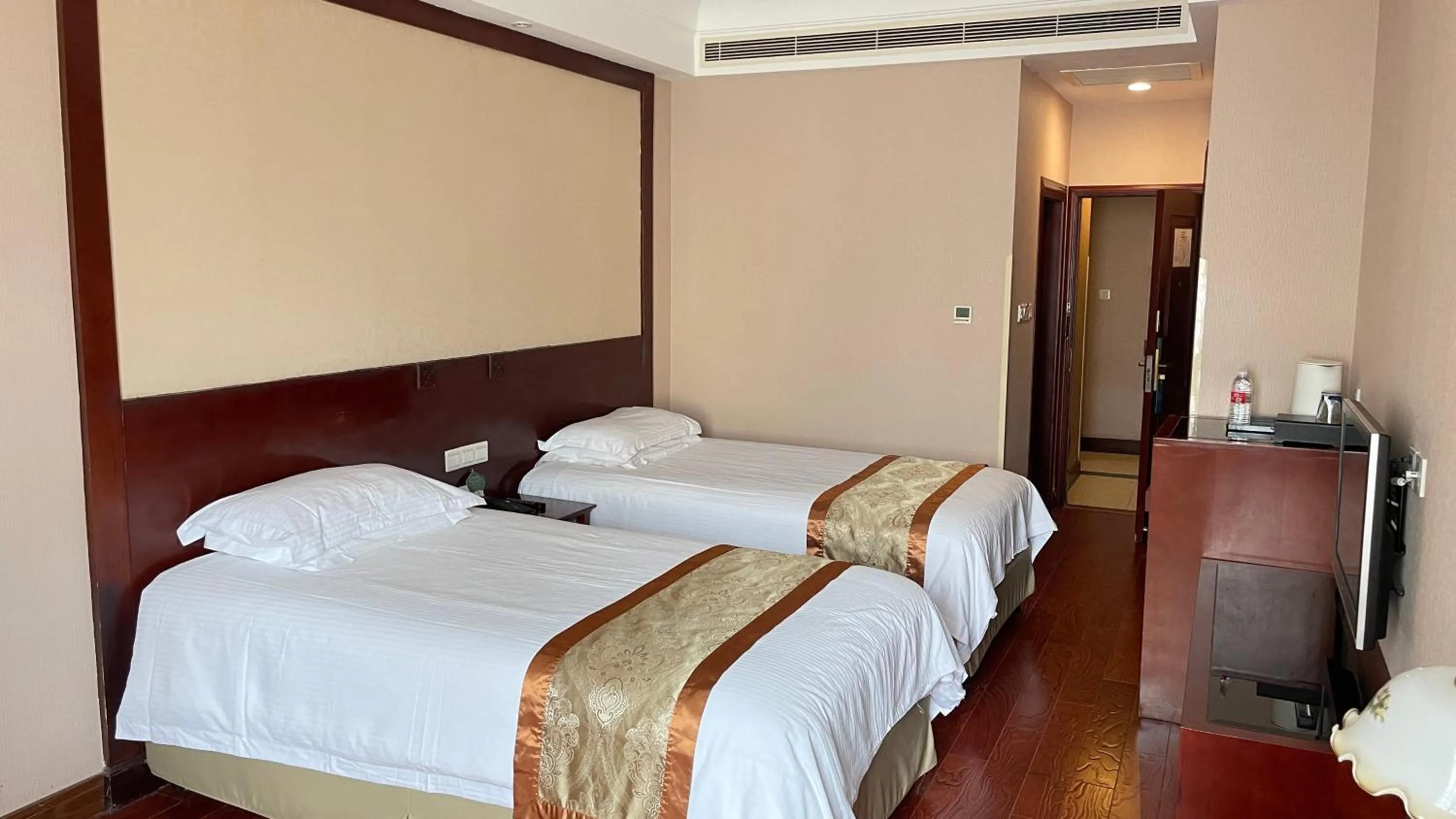 Bedroom, Bed in Seventh Heaven Hotel