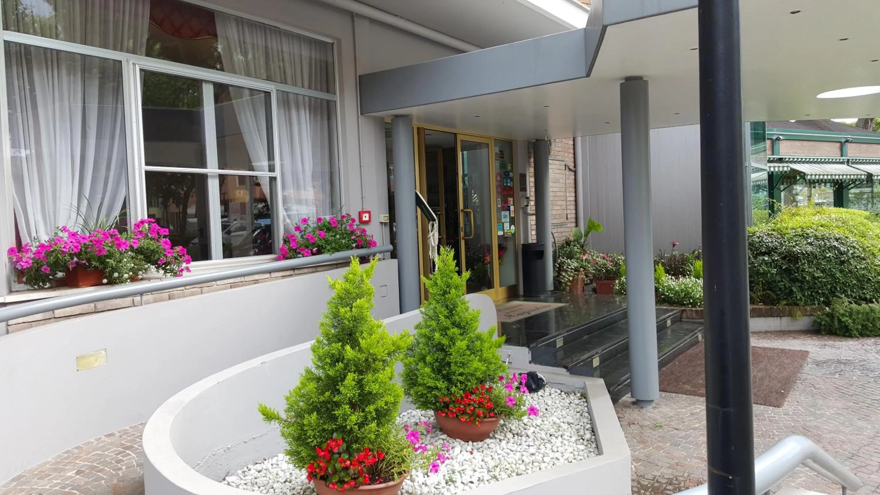 Facade/entrance in Hotel Augustus