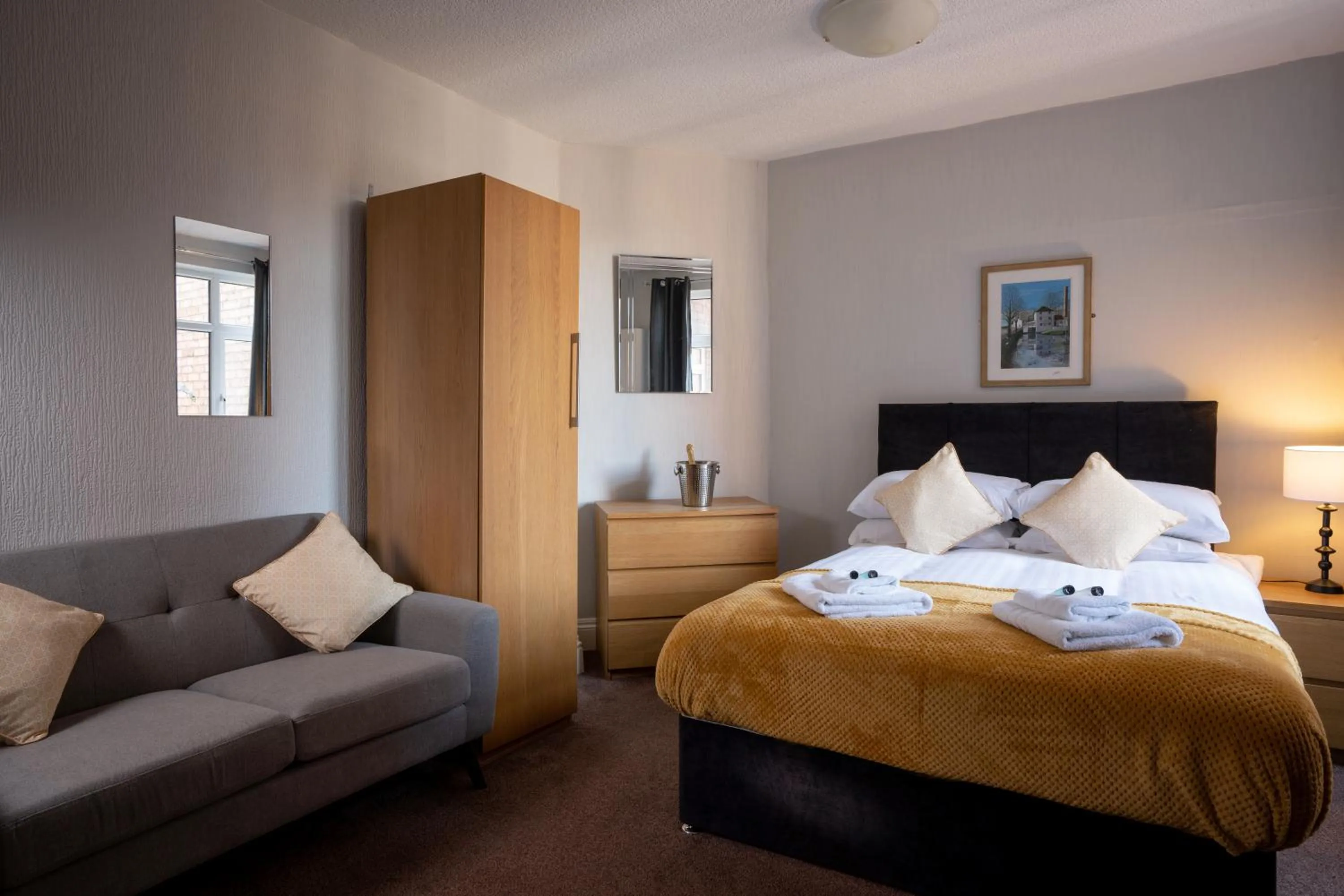 Kitchen or kitchenette, Bed in Coasters Holiday Apartments