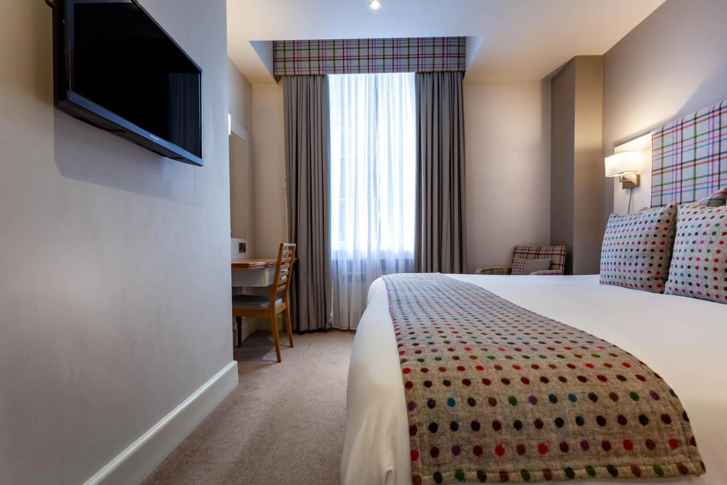 Bedroom, Bed in White Hart Hotel & Apartments