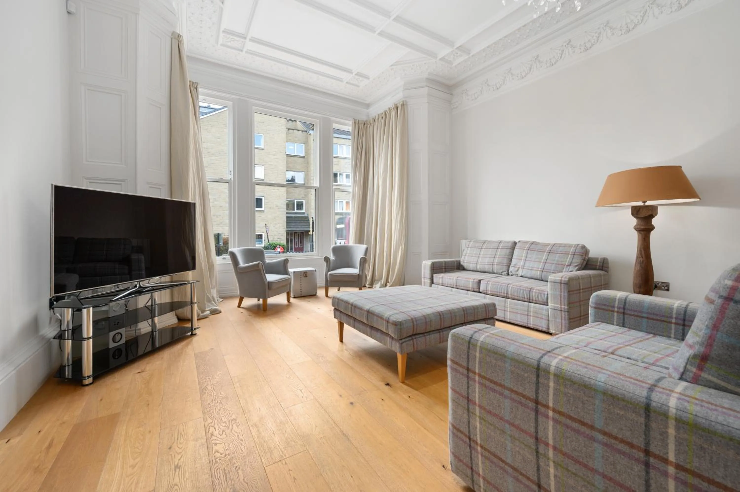 TV and multimedia in White Hart Hotel & Apartments