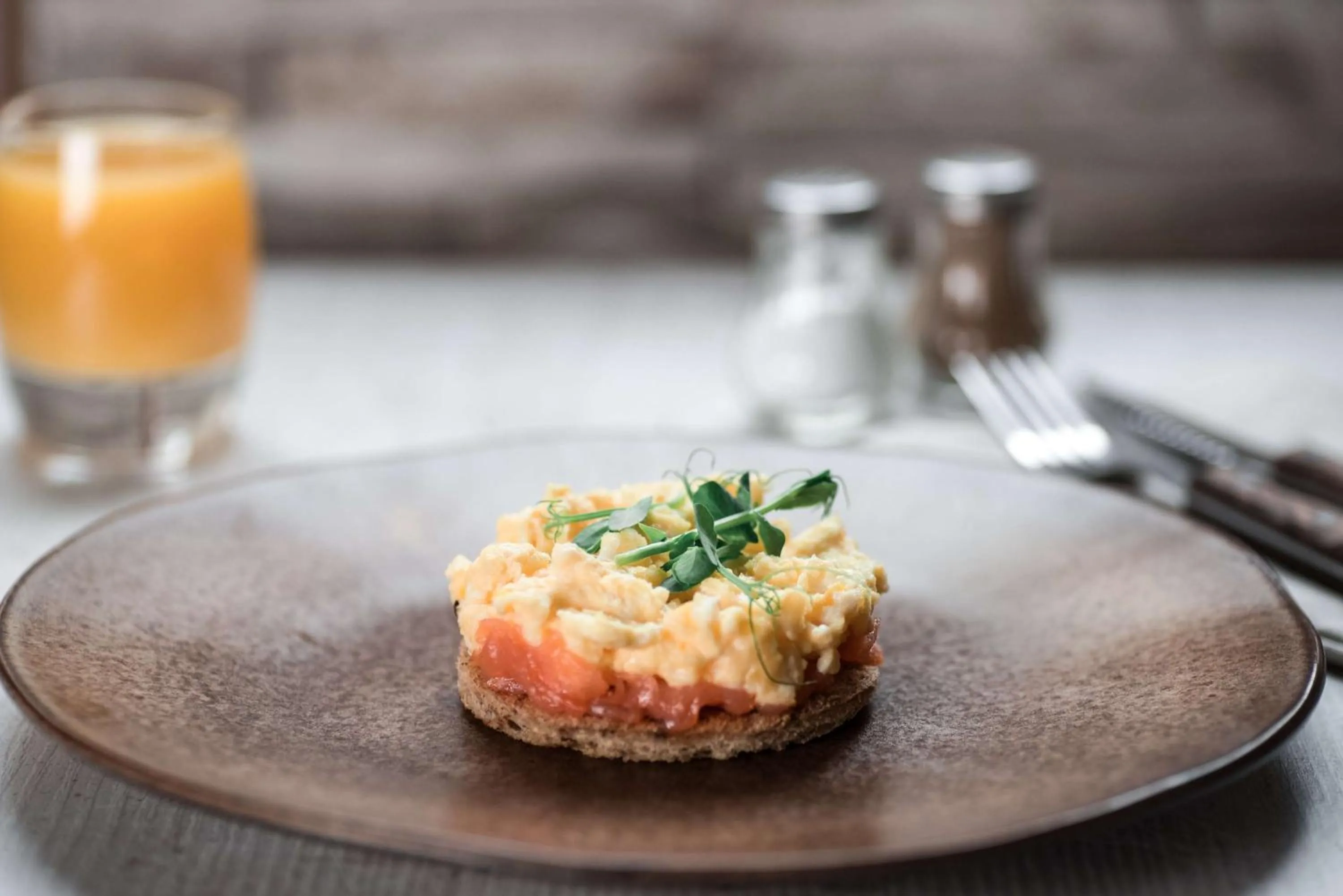 Restaurant/places to eat in White Hart Hotel & Apartments