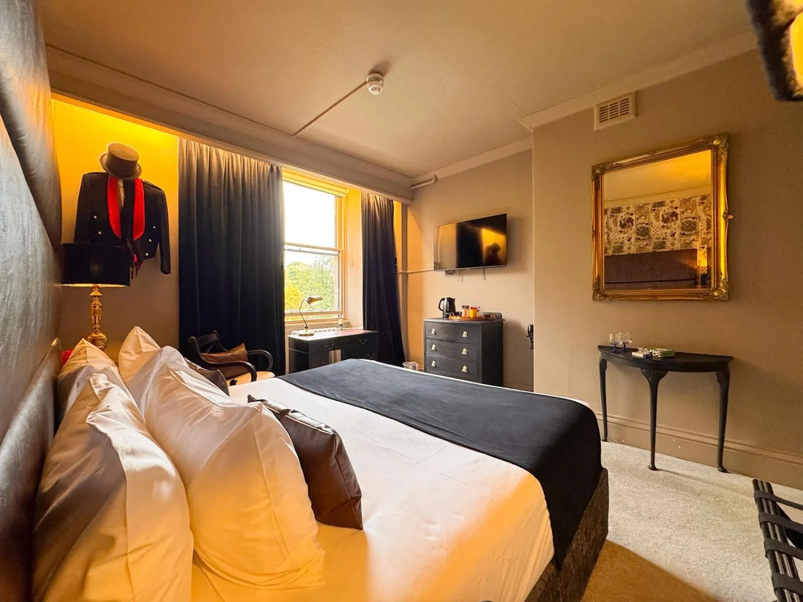 Bed in White Hart Hotel & Apartments