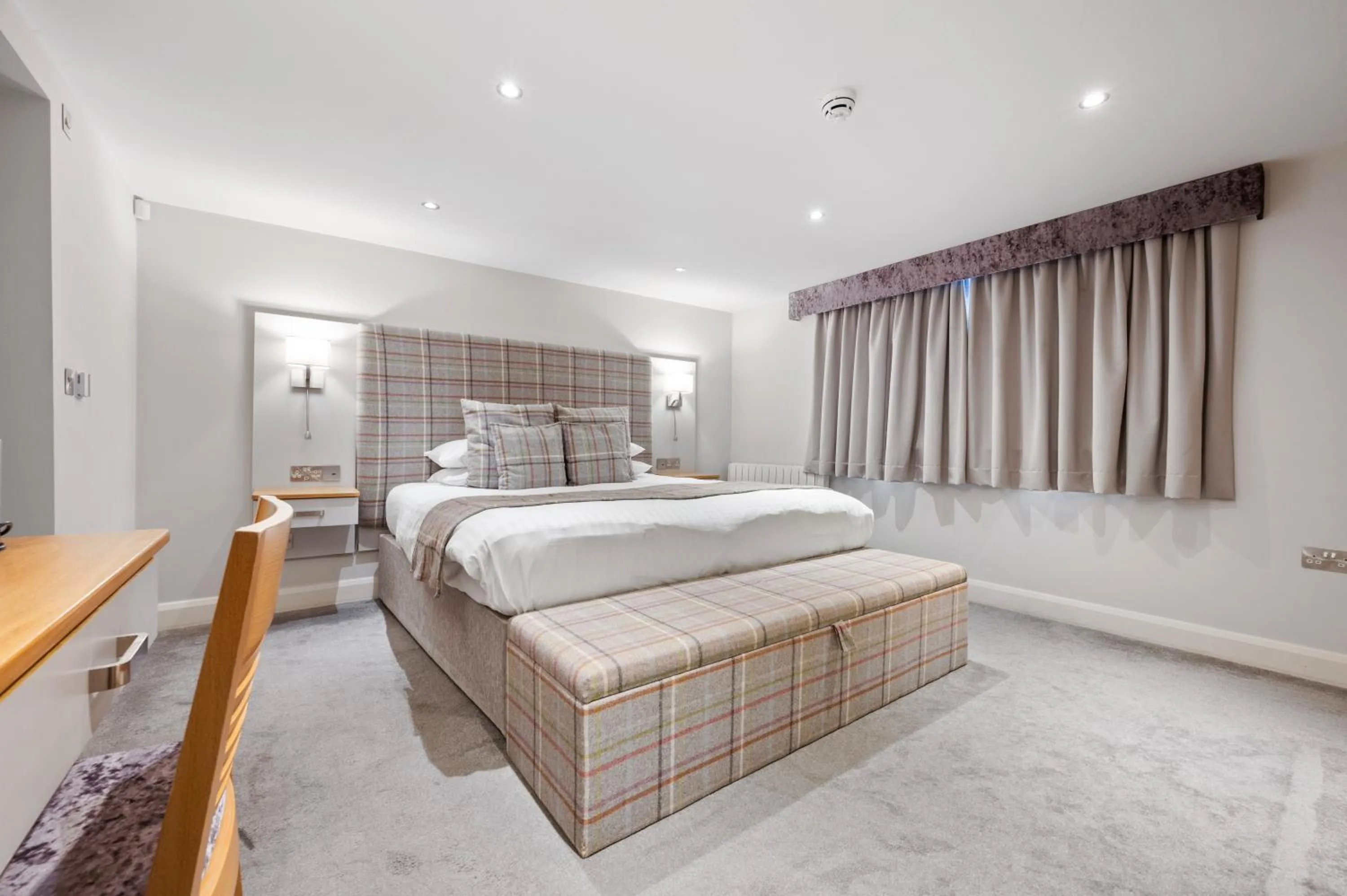 Bed in White Hart Hotel & Apartments