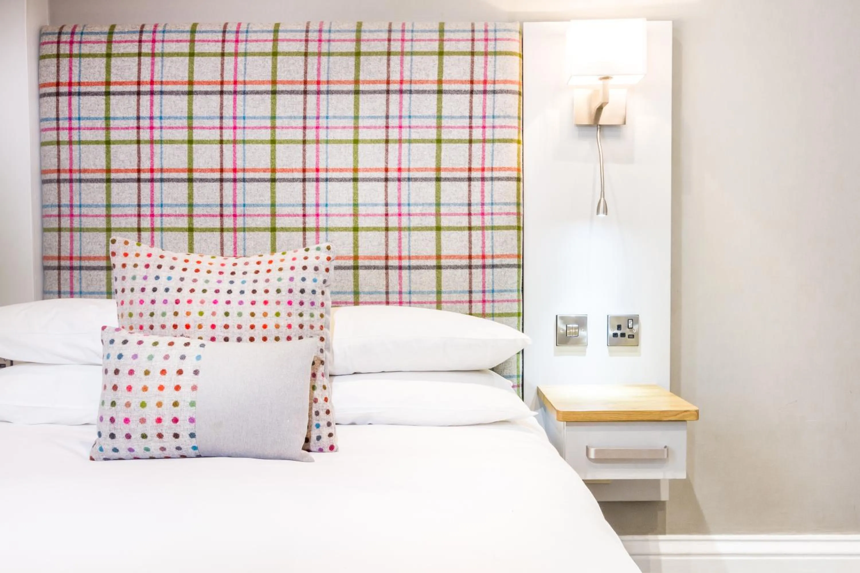 Spring, Bed in White Hart Hotel & Apartments