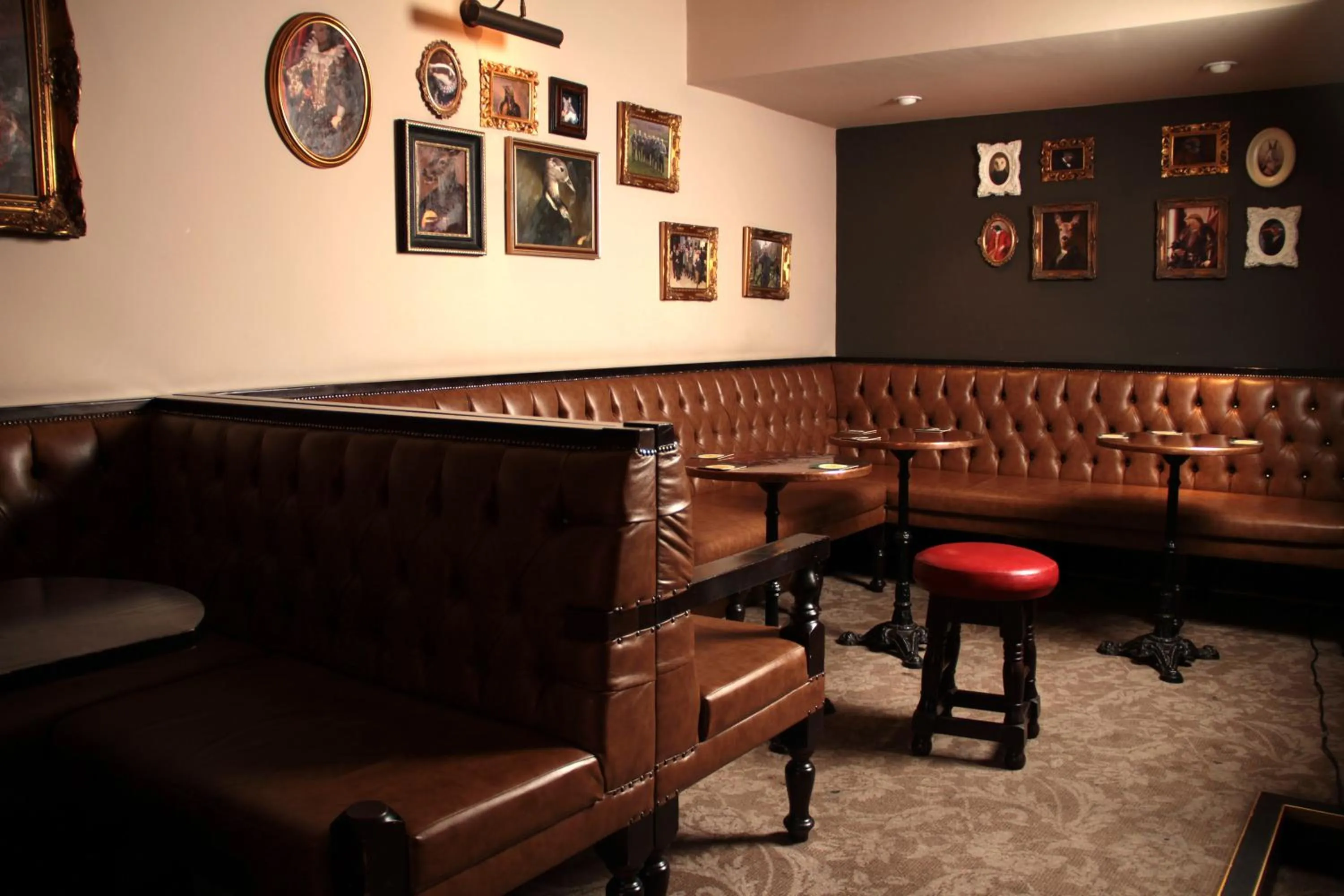 Spring in White Hart Hotel & Apartments