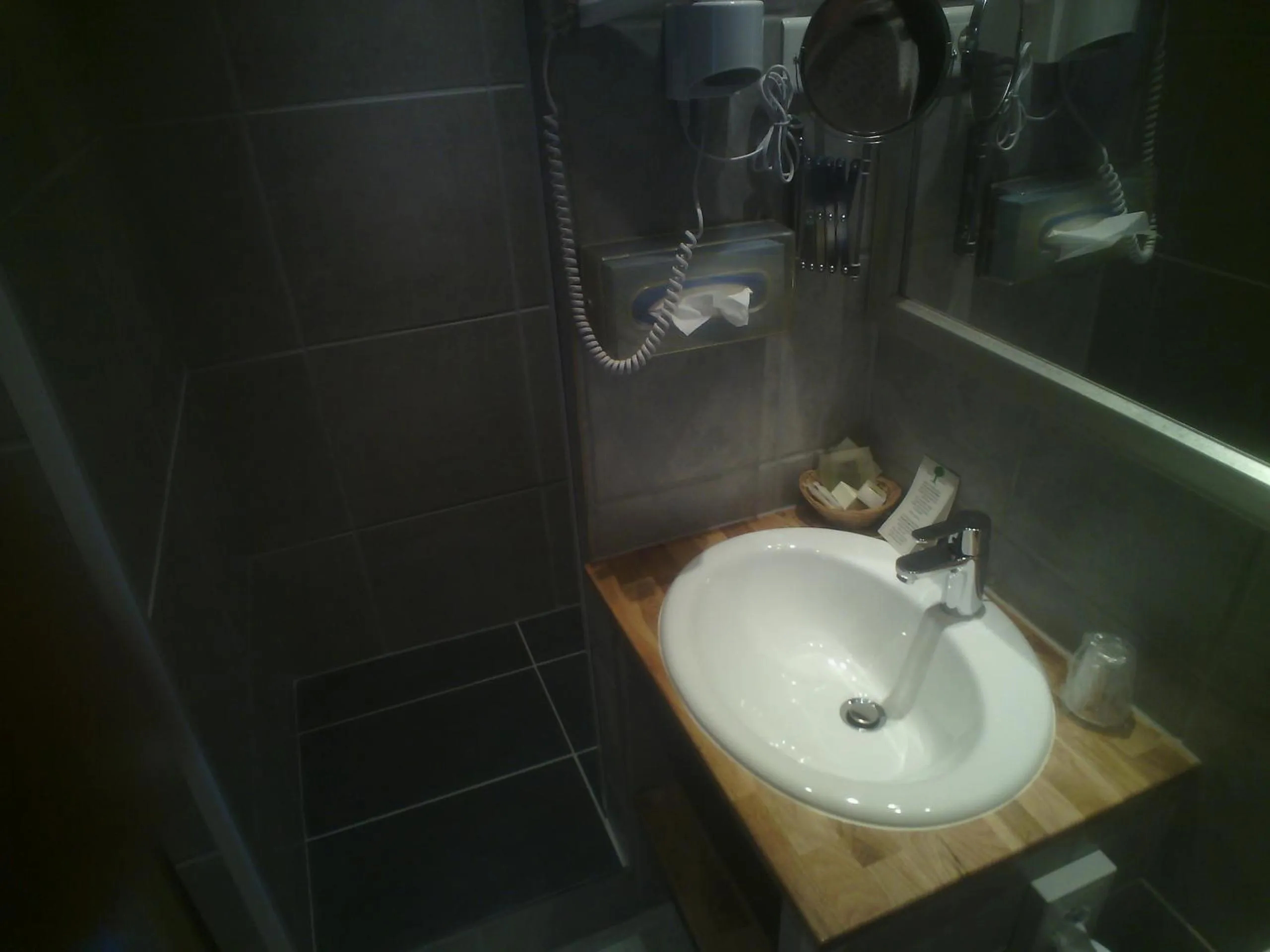 Bathroom in Logis Hôtel - Restaurant Résidence Les Cèdres