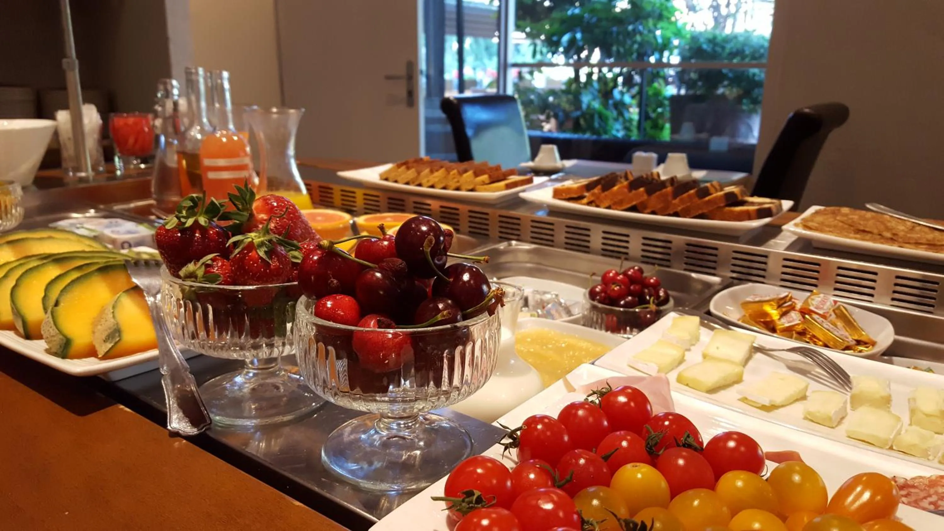 Breakfast in Logis Hôtel - Restaurant Résidence Les Cèdres