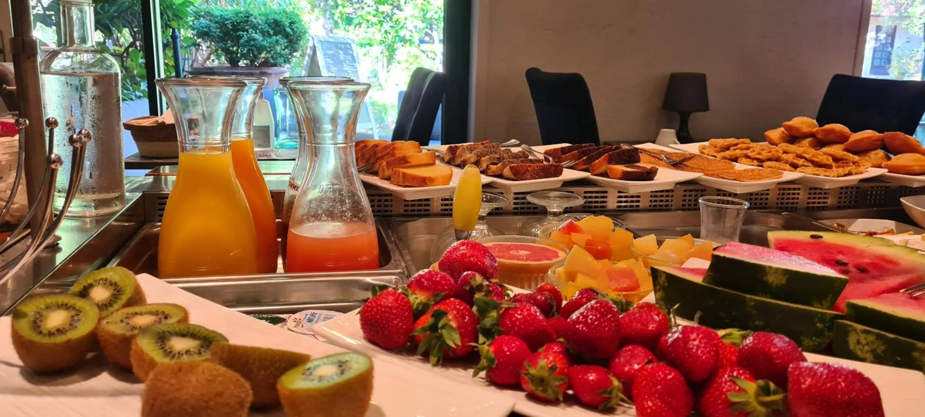 Buffet breakfast in Logis Hôtel - Restaurant Résidence Les Cèdres