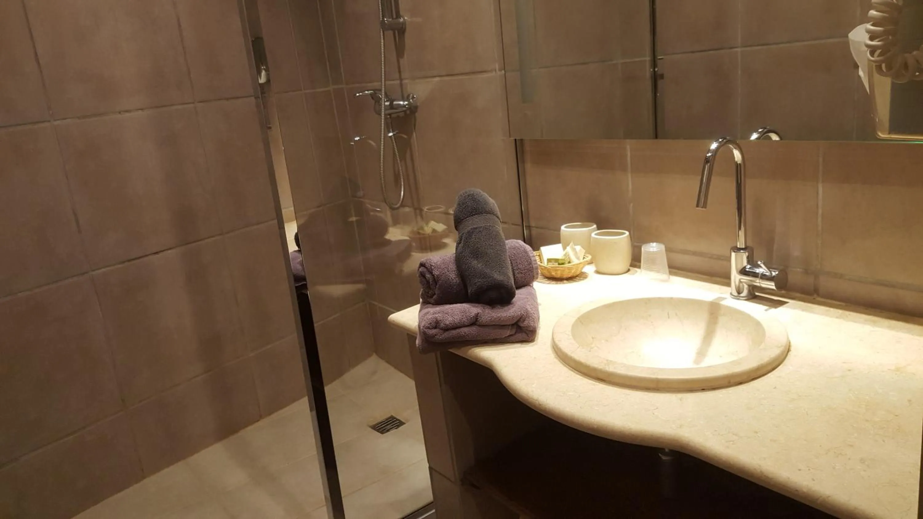 Bathroom in Logis Hôtel - Restaurant Résidence Les Cèdres