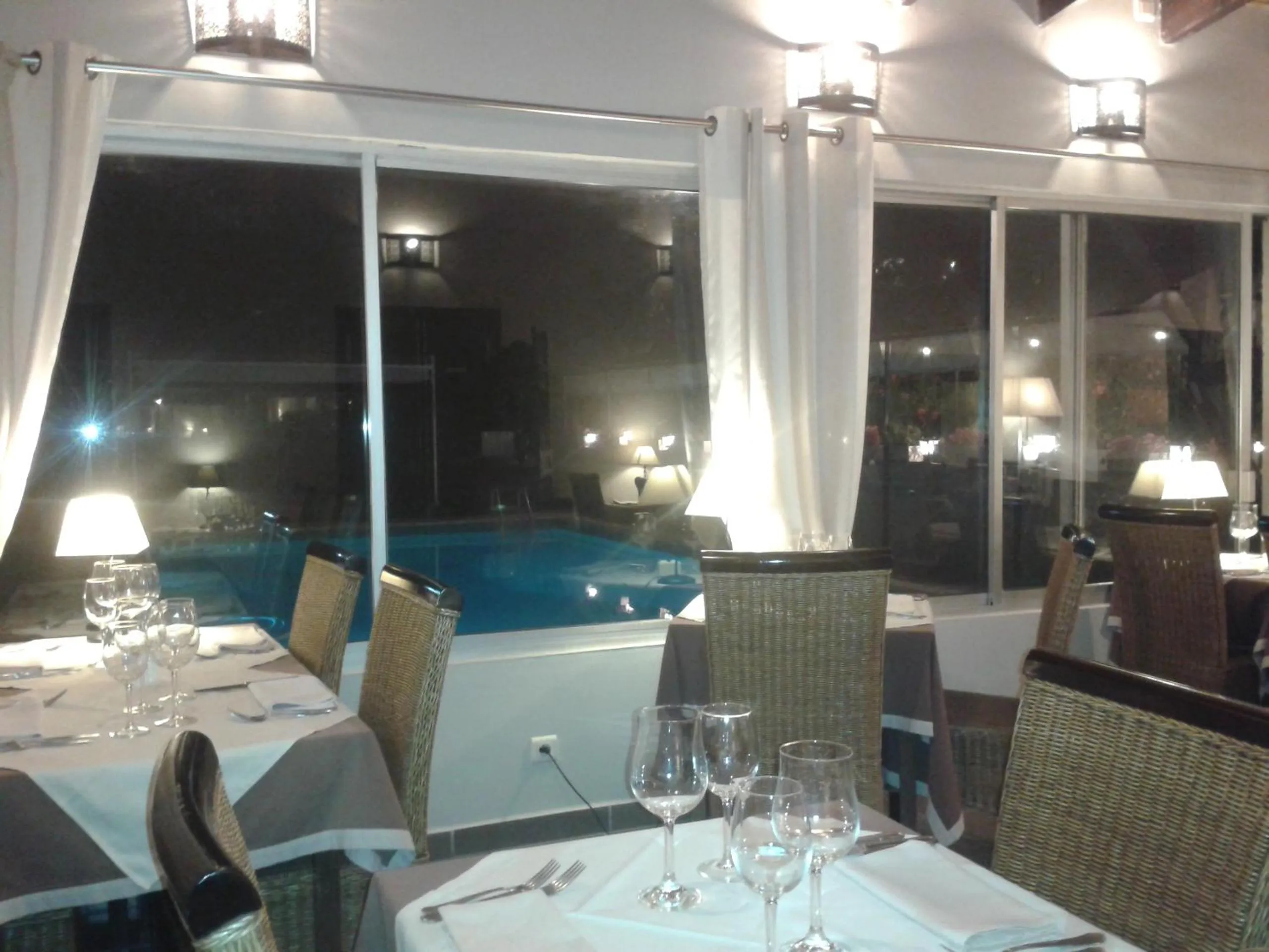 Restaurant/places to eat in Logis Hôtel - Restaurant Résidence Les Cèdres