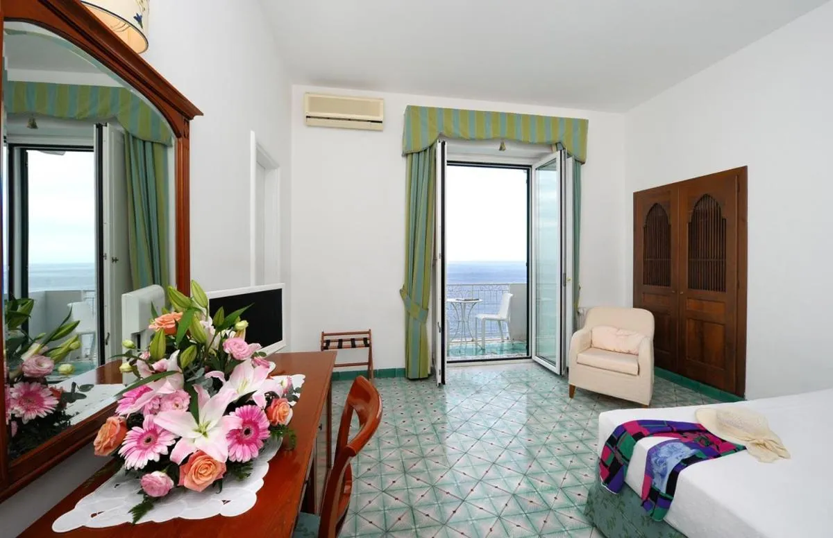 Photo of the whole room, Bed in Hotel Luna Convento