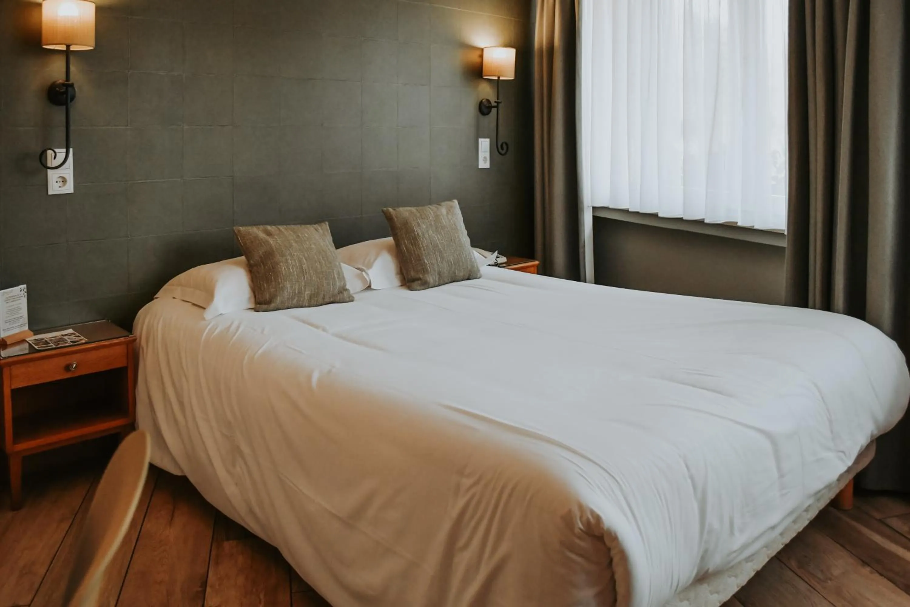 Photo of the whole room, Bed in Auberge De La Gaichel