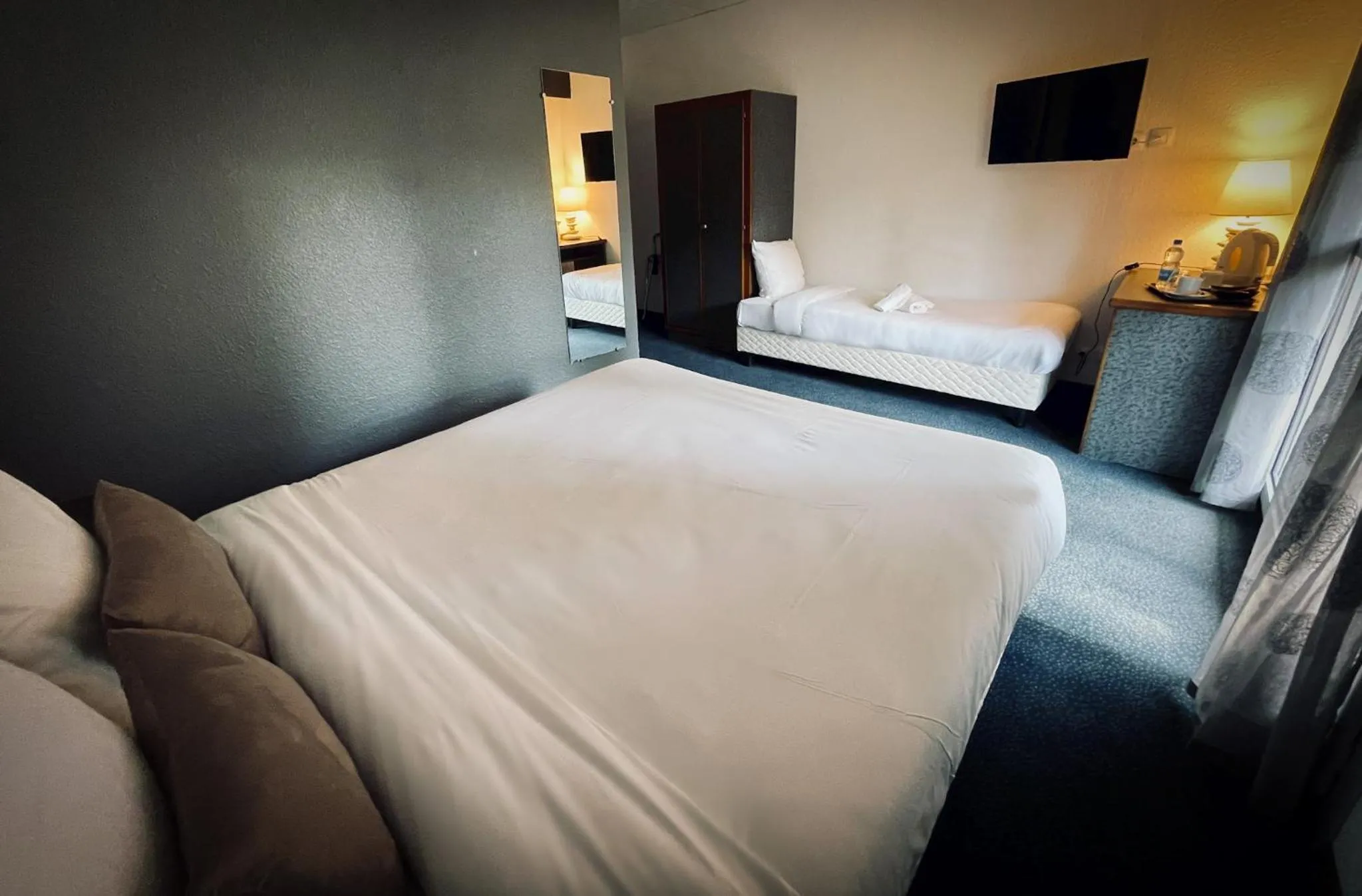 Family, Bed in Hôtel Restaurant La Vallée Noble, proche Eguisheim Colmar