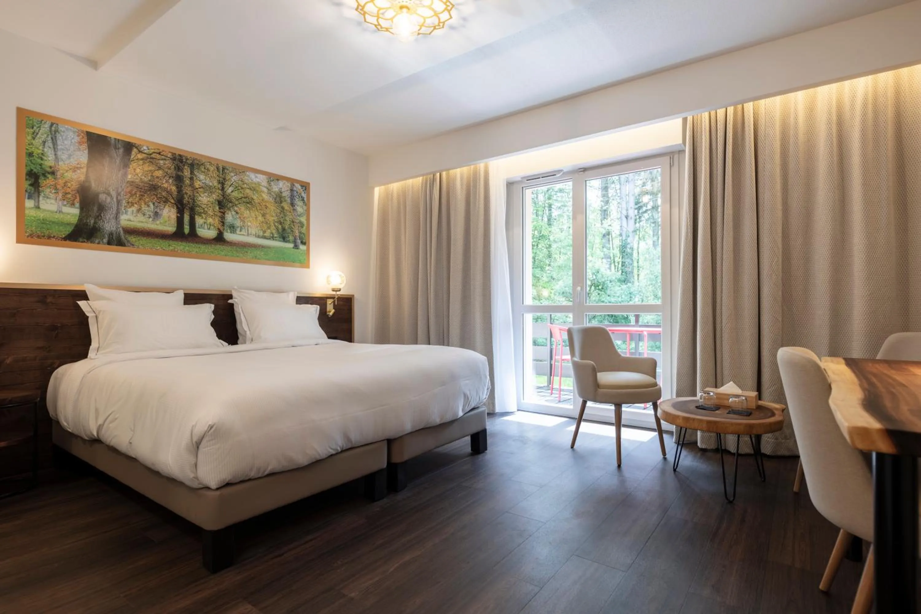 Bedroom, Bed in Hôtel Restaurant La Vallée Noble, proche Eguisheim Colmar