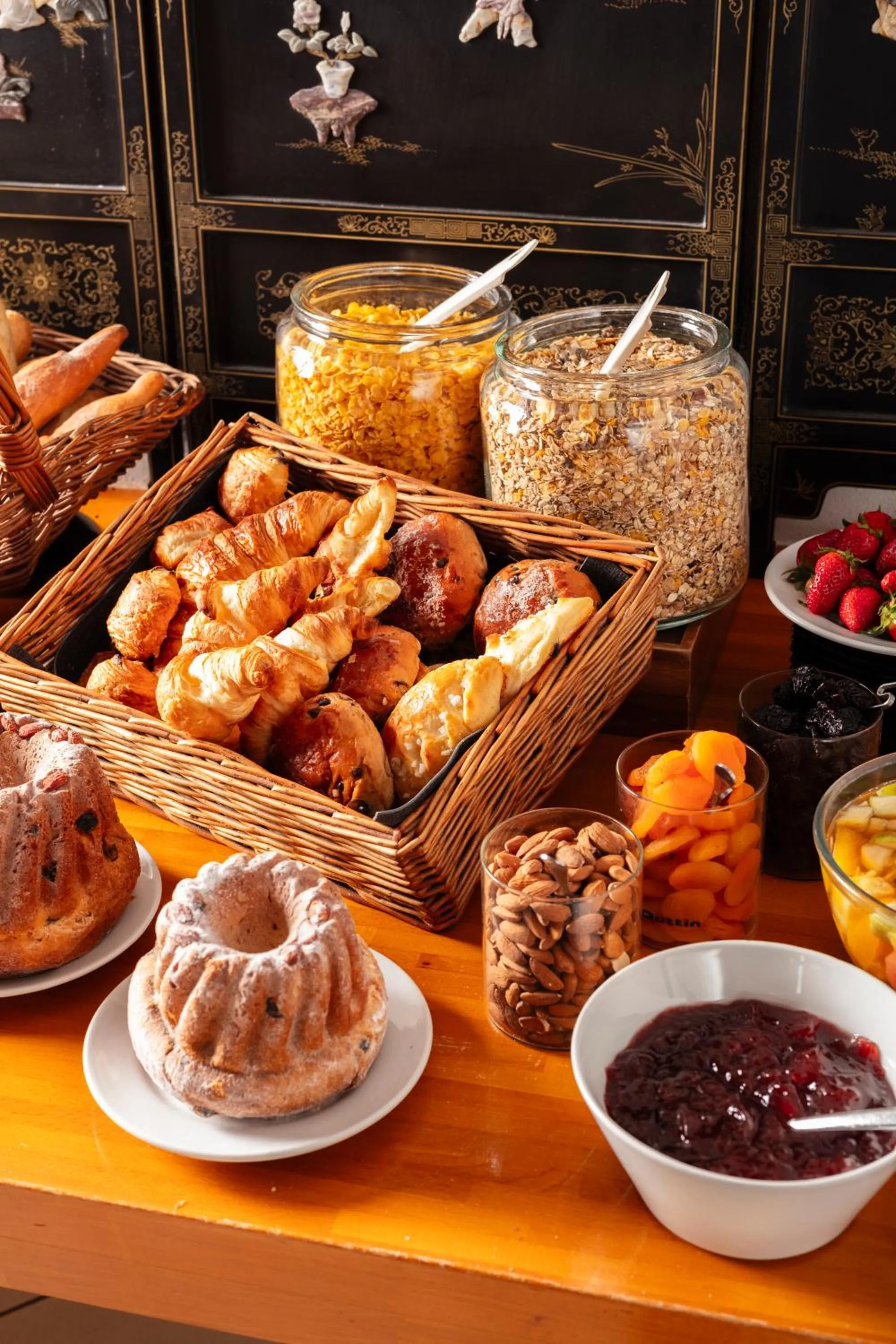 Breakfast in Hôtel Restaurant La Vallée Noble, proche Eguisheim Colmar