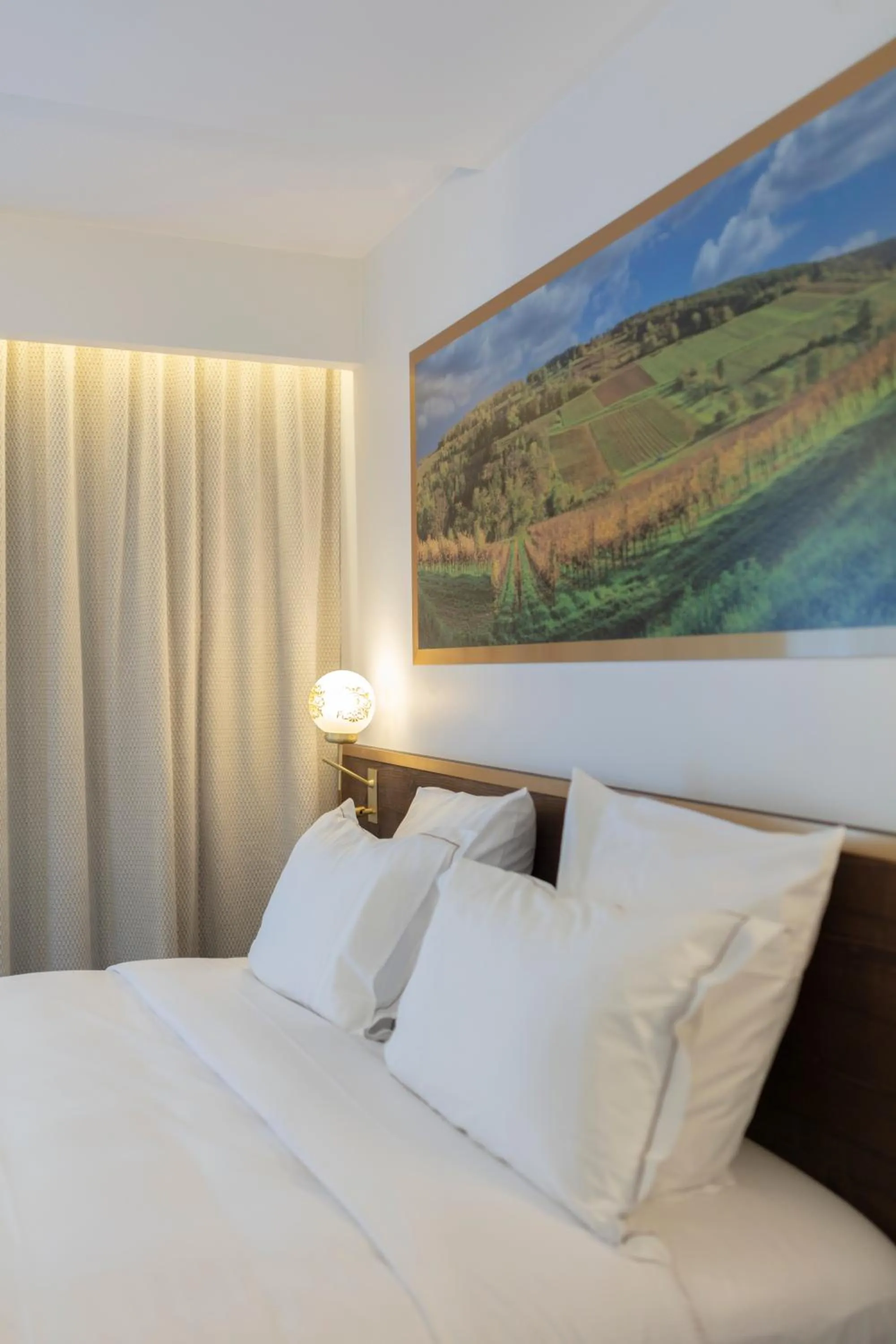 Bedroom, Bed in Hôtel Restaurant La Vallée Noble, proche Eguisheim Colmar