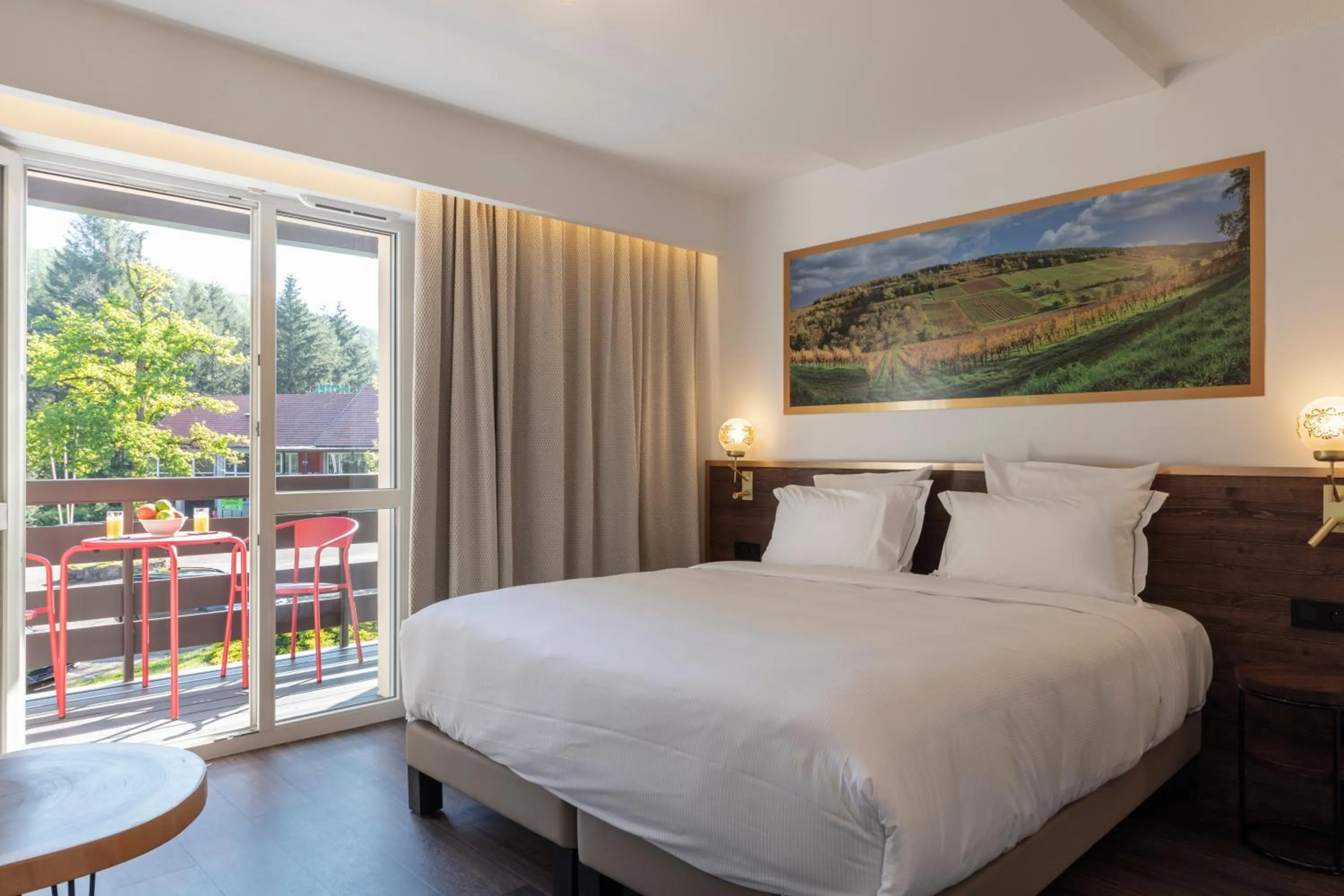 Bedroom, Bed in Hôtel Restaurant La Vallée Noble, proche Eguisheim Colmar