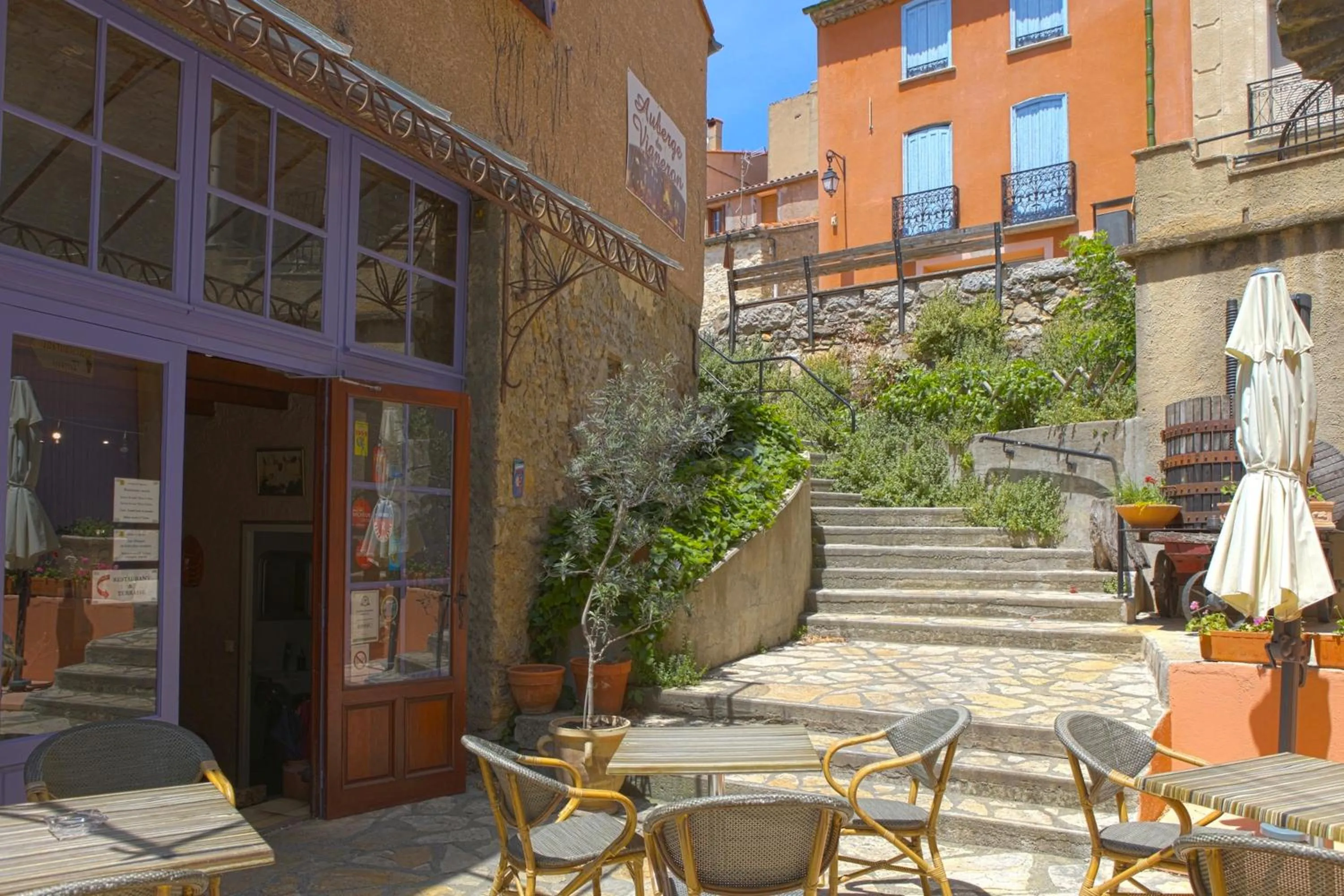 Facade/entrance in Logis auberge restaurant Du Vigneron