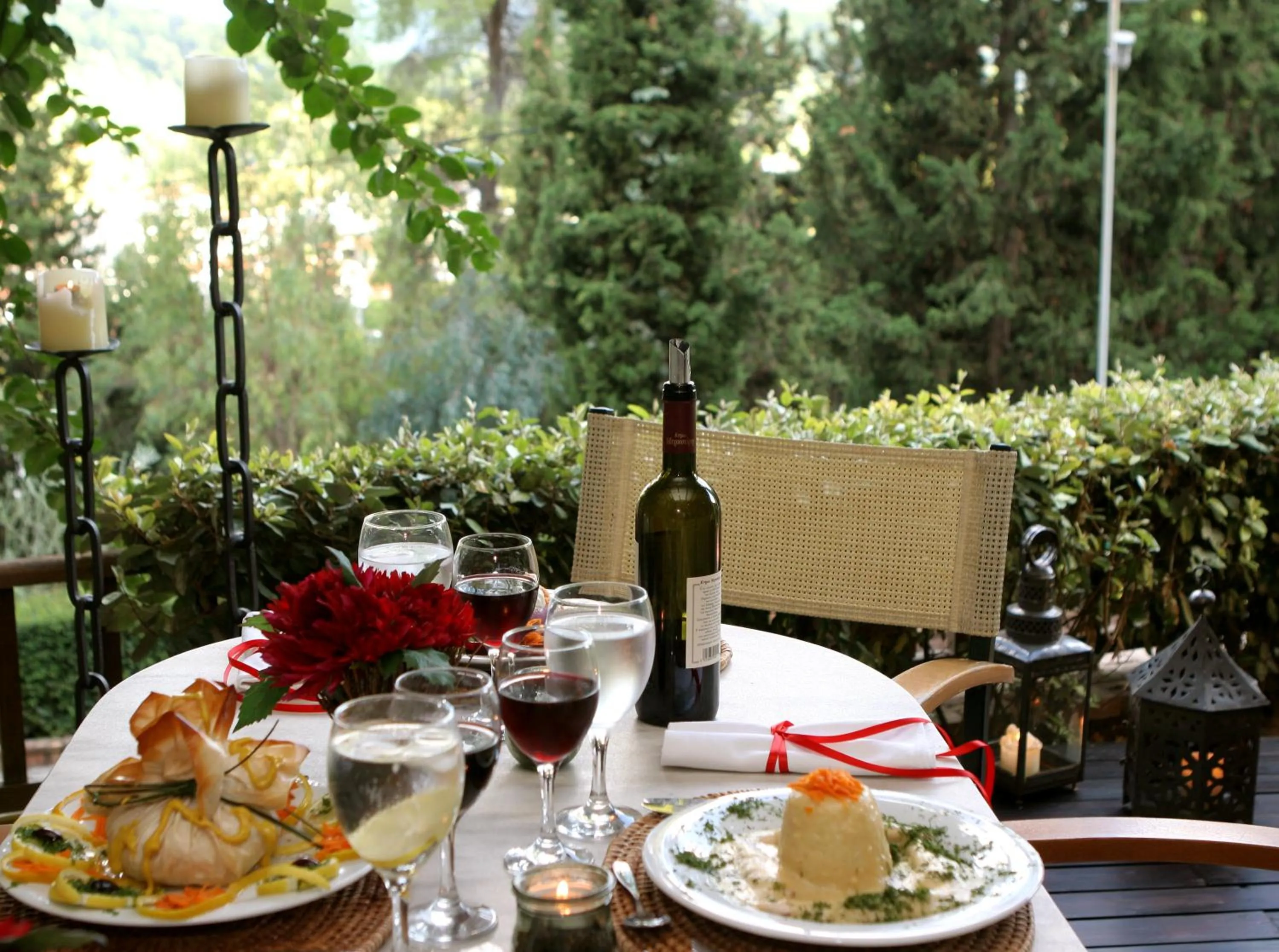 Restaurant/places to eat in Hotel Antonios