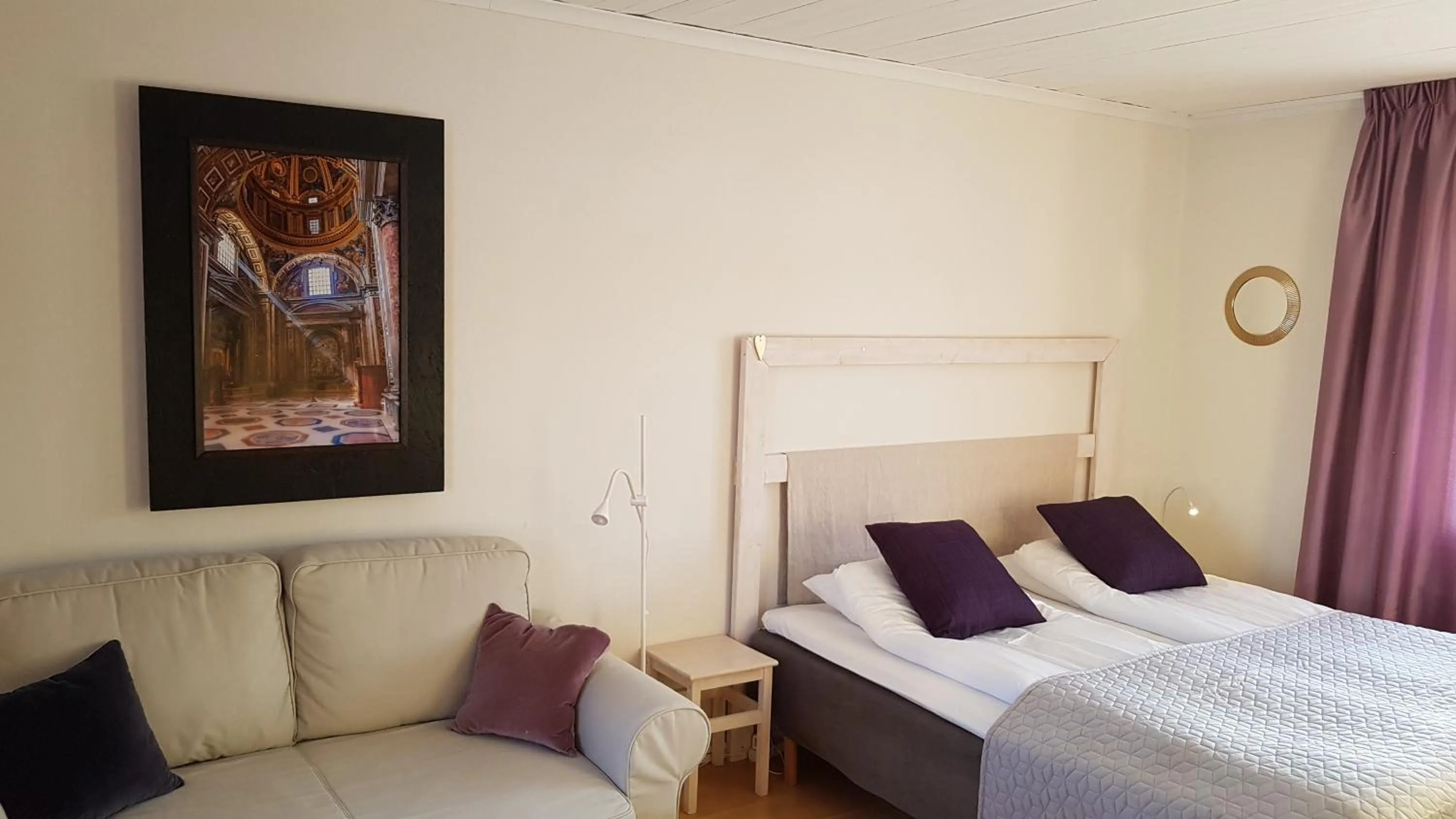 Property building, Bed in Ulvsby Herrgård