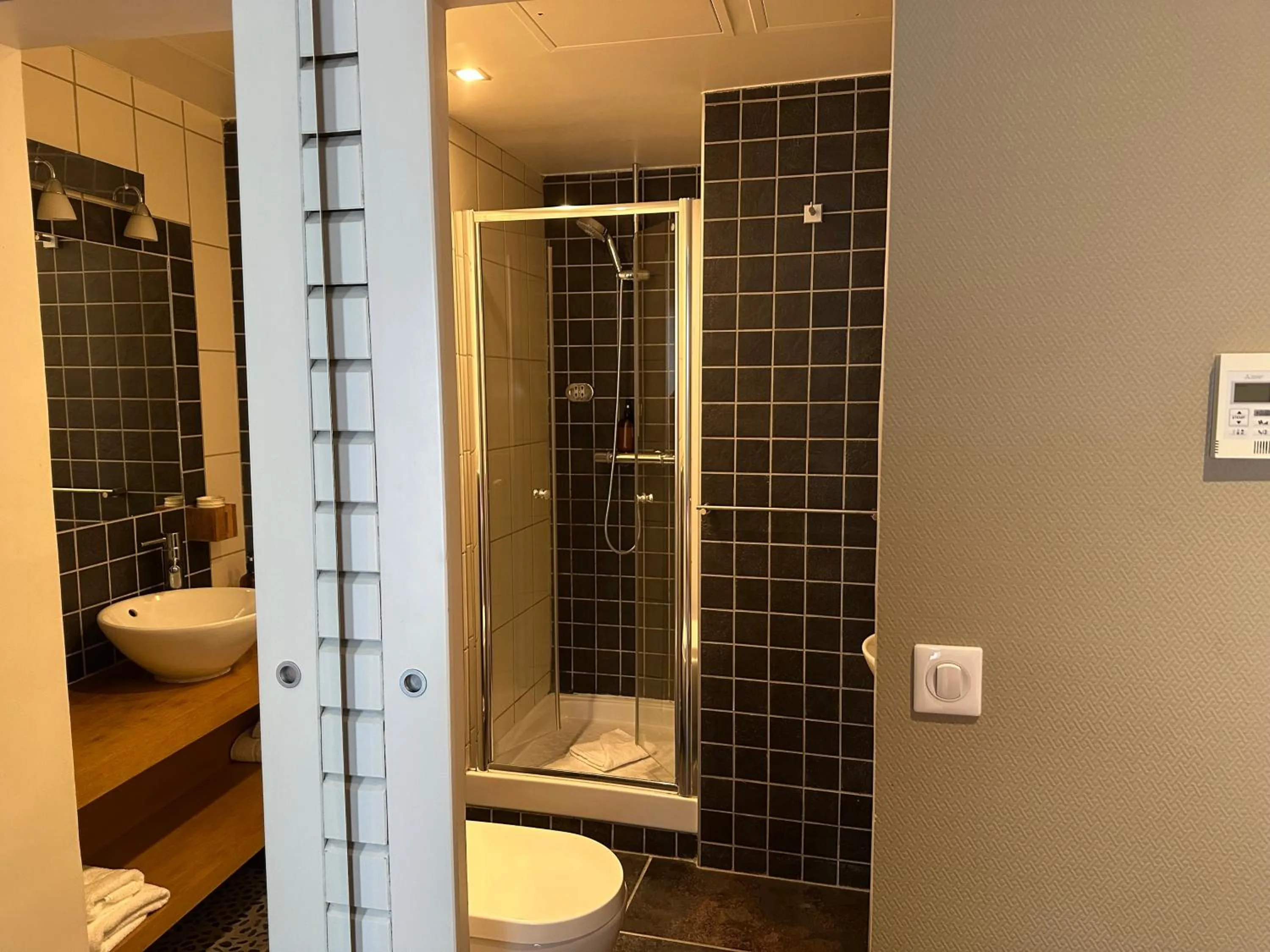 Bathroom in Excelsior Batignolles