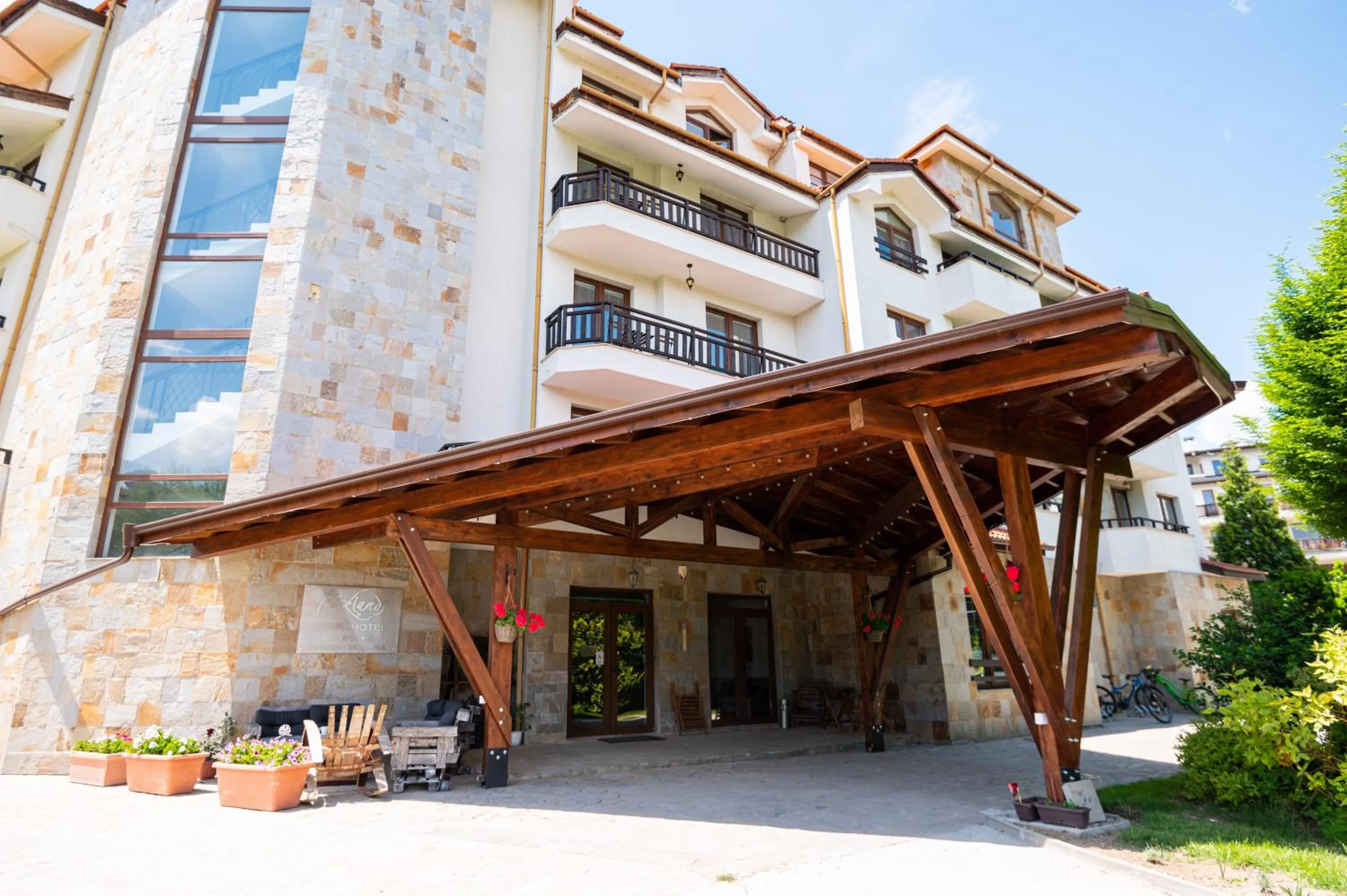 Day in Parklands Hotel & Pool