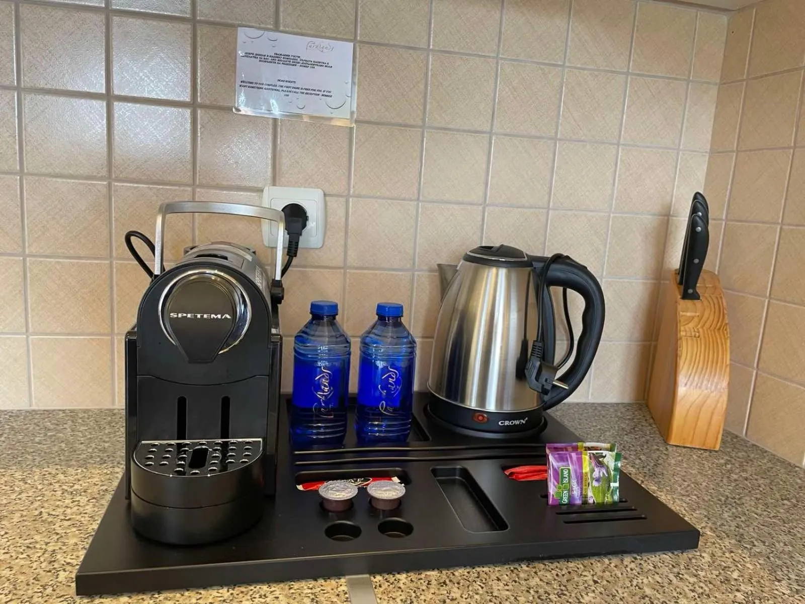 Coffee/tea facilities in Parklands Hotel & Pool