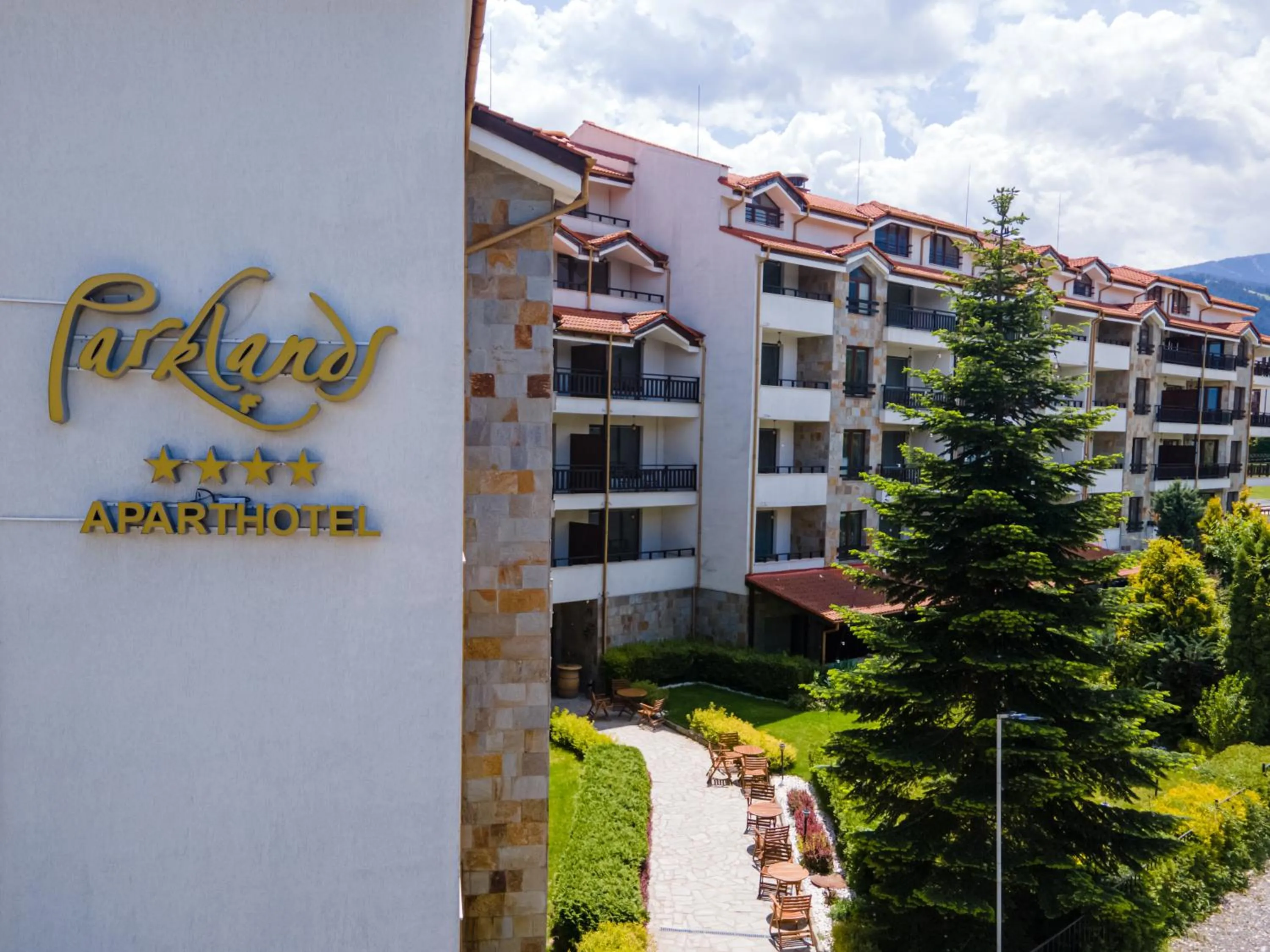 Parklands Hotel & Pool