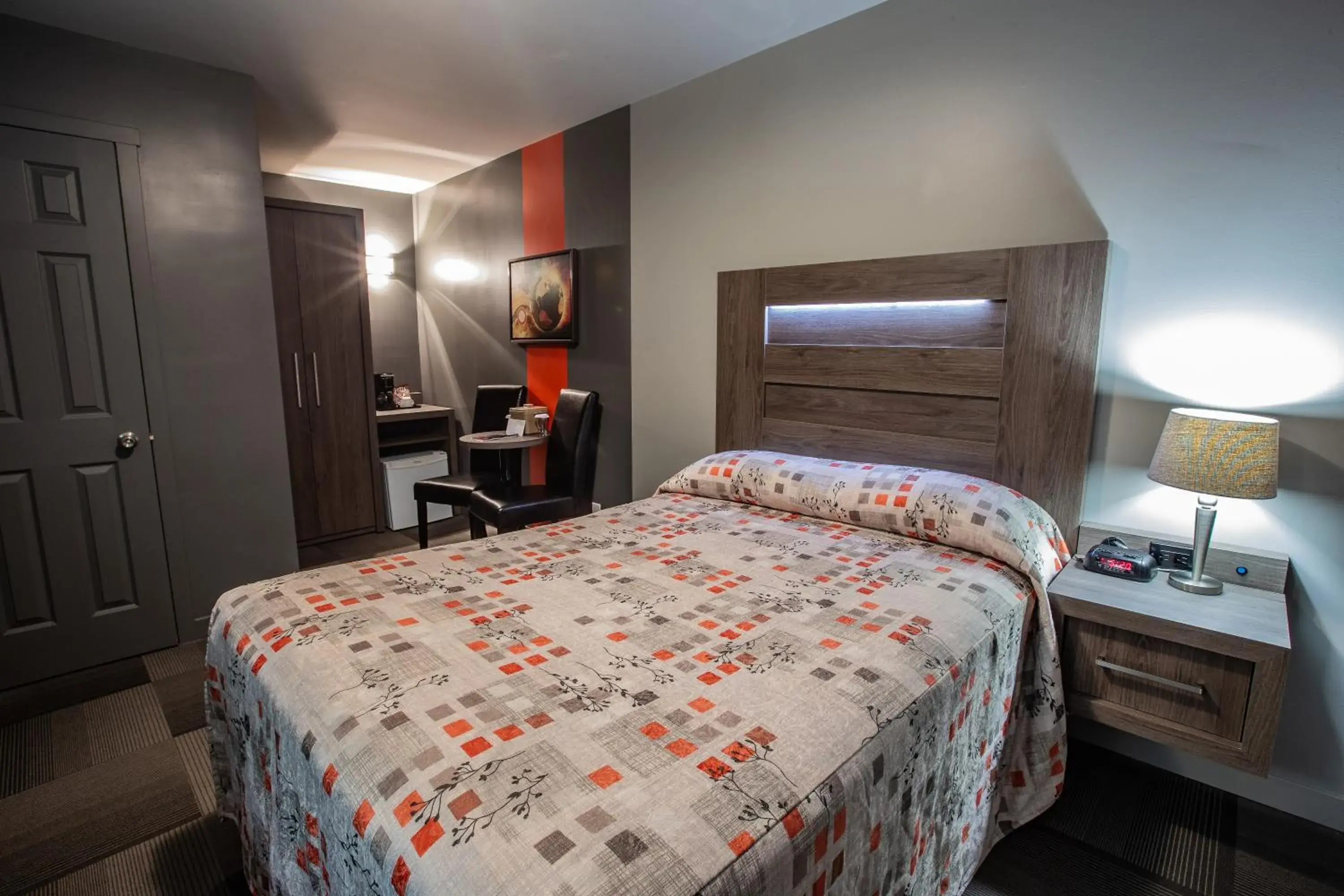 Double Room in Hotel et Motel Le Chateauguay Double Room in Hotel et Motel Le Chateauguay