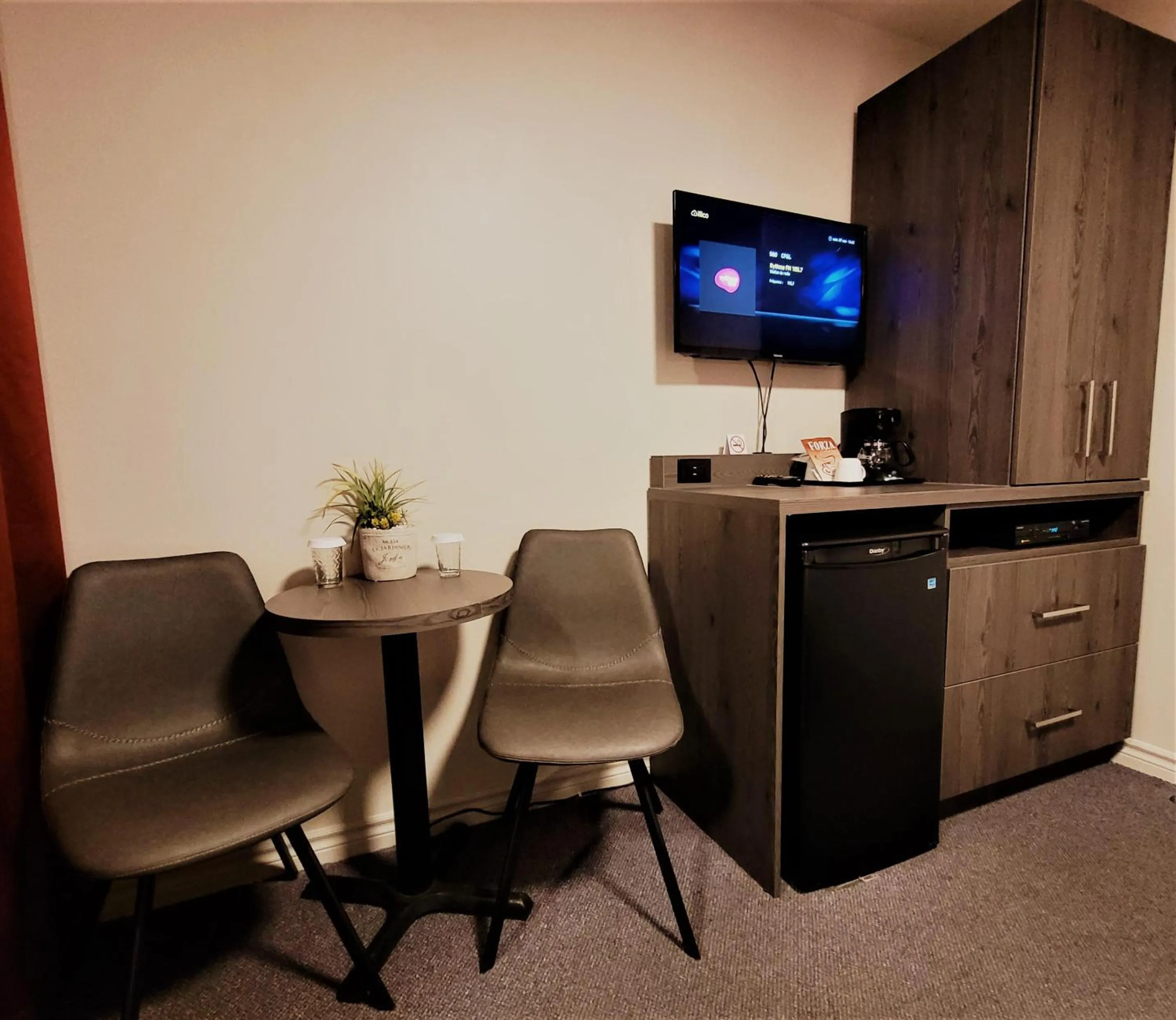 Bedroom in Hotel et Motel Le Chateauguay