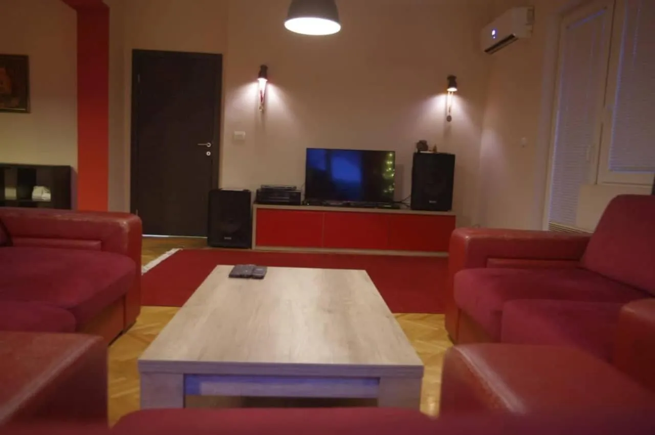 Communal lounge/ TV room in Apartments Grande House