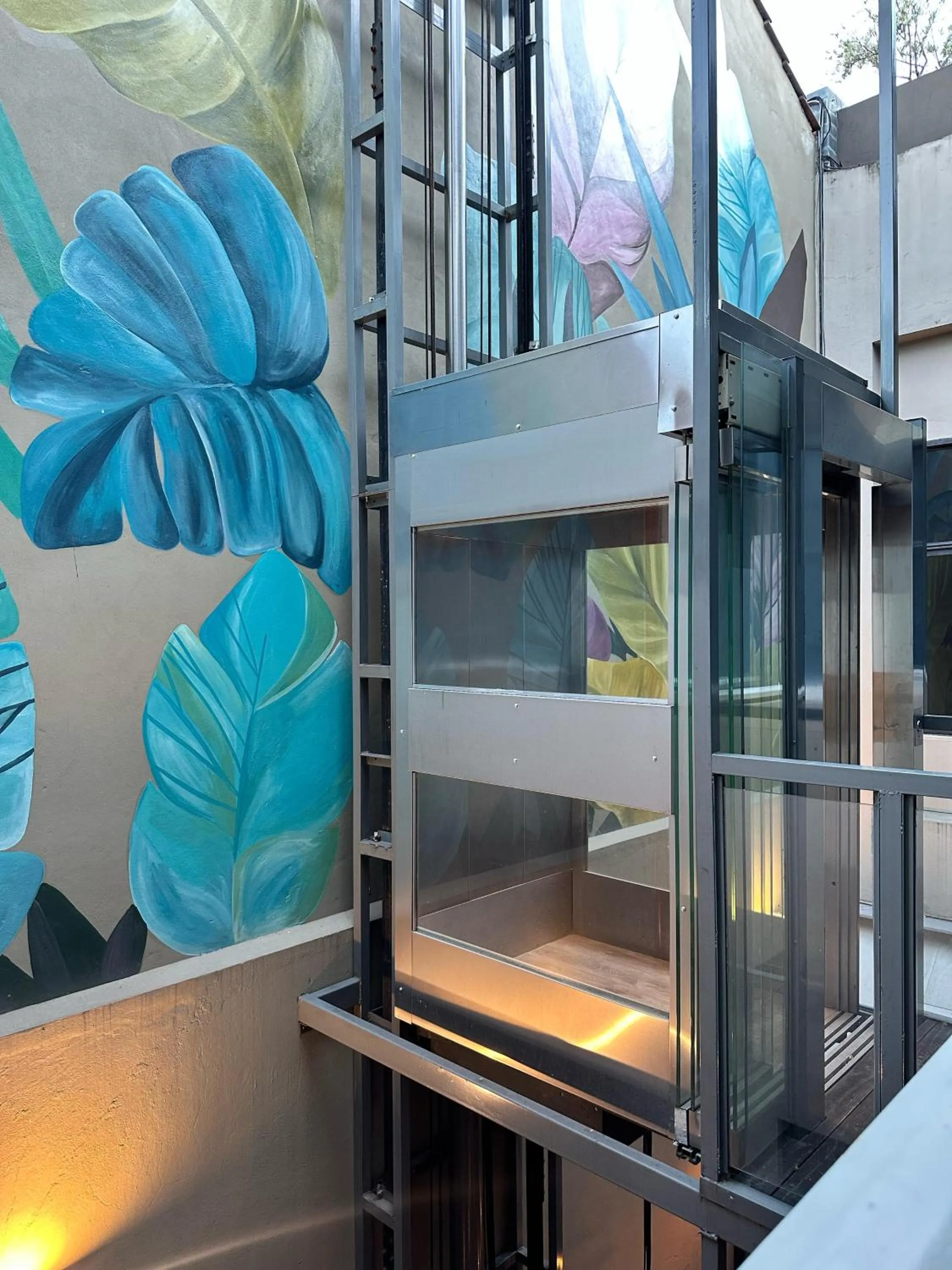 elevator in Hotel Costa Rica
