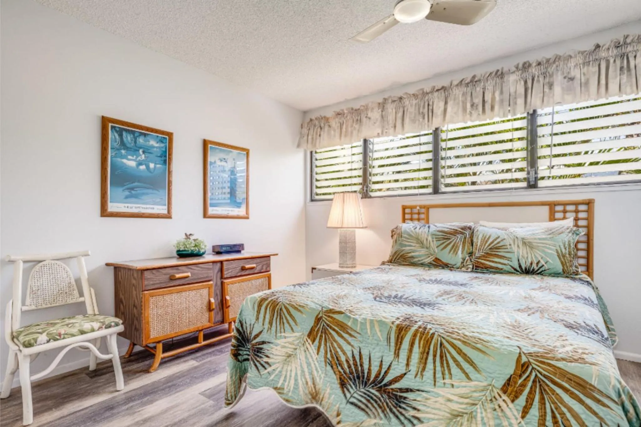 Bedroom, Bed in Castle at Moloka'i Shores