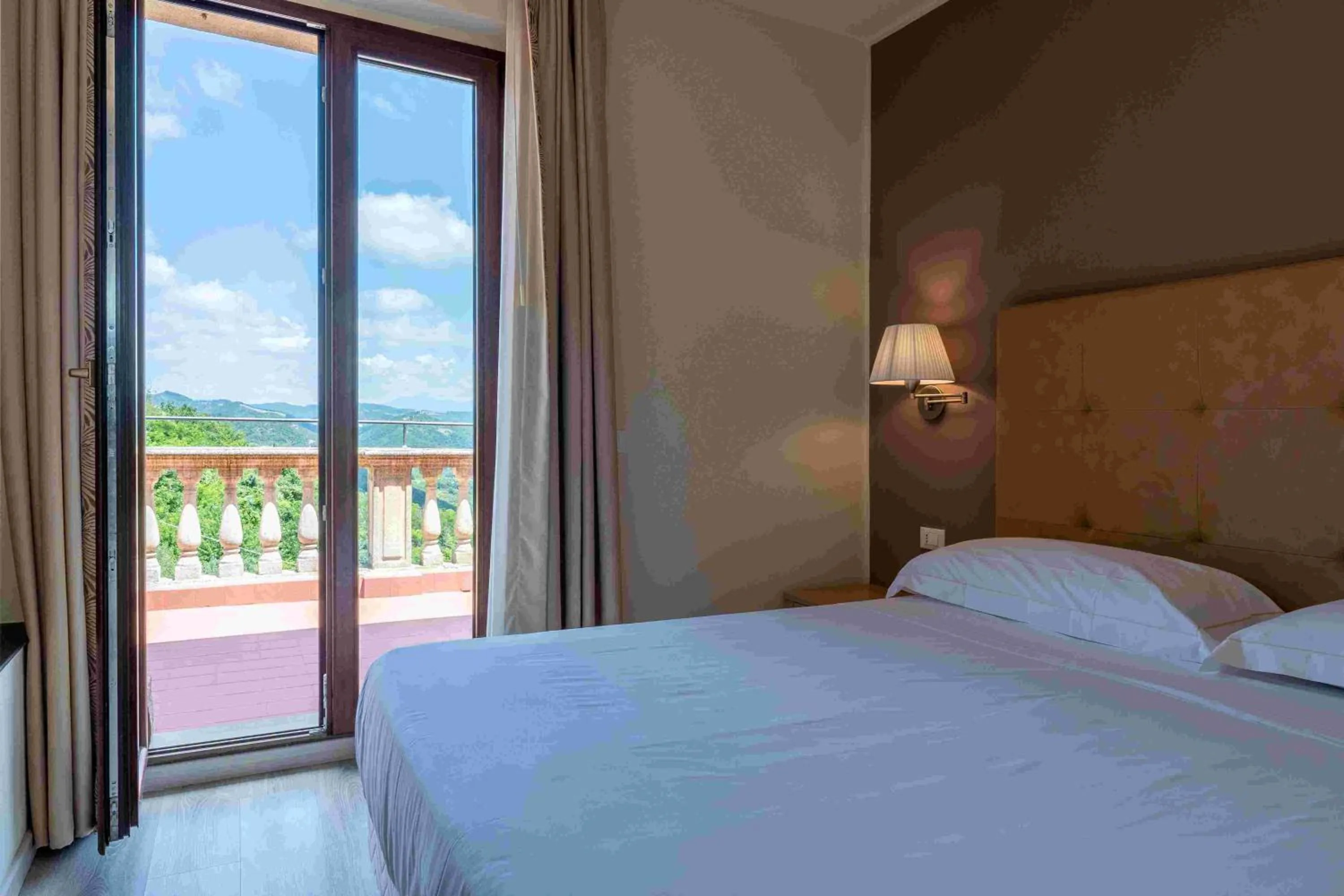 Bedroom, Bed in Fortebraccio