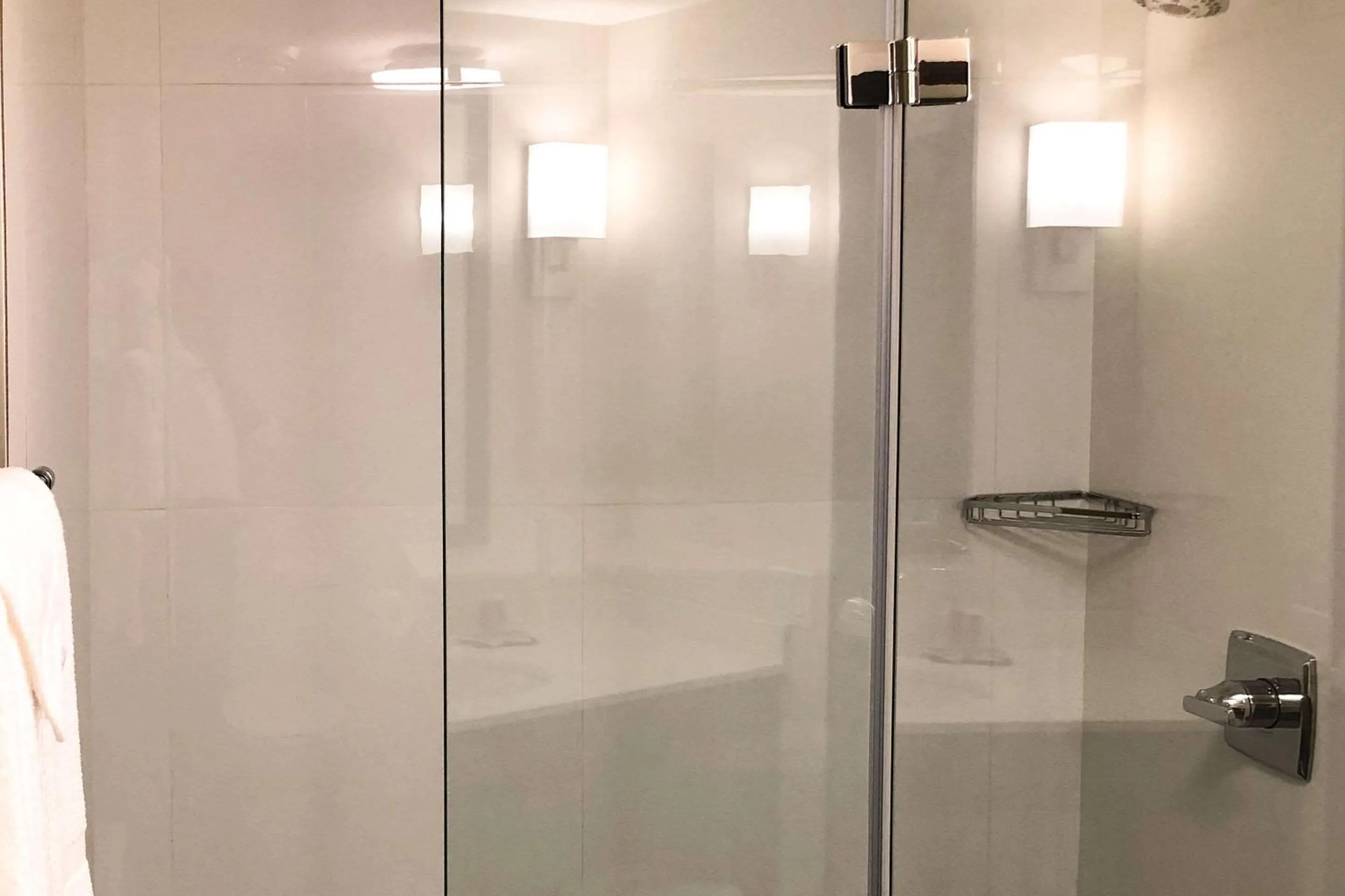 Bathroom in Sleep Inn & Suites Quebec City East