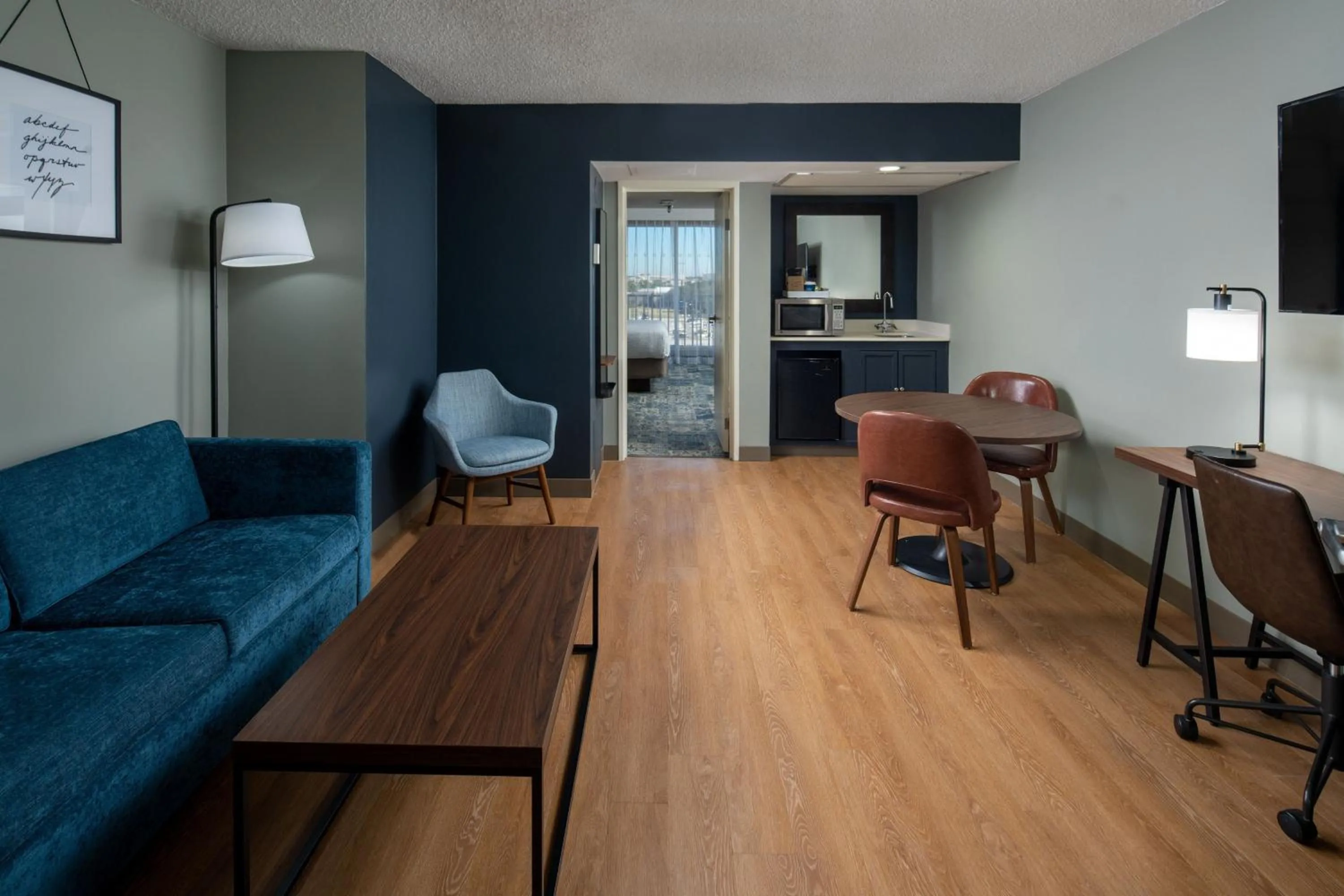 Living room in Four Points by Sheraton Suites Tampa Airport Westshore