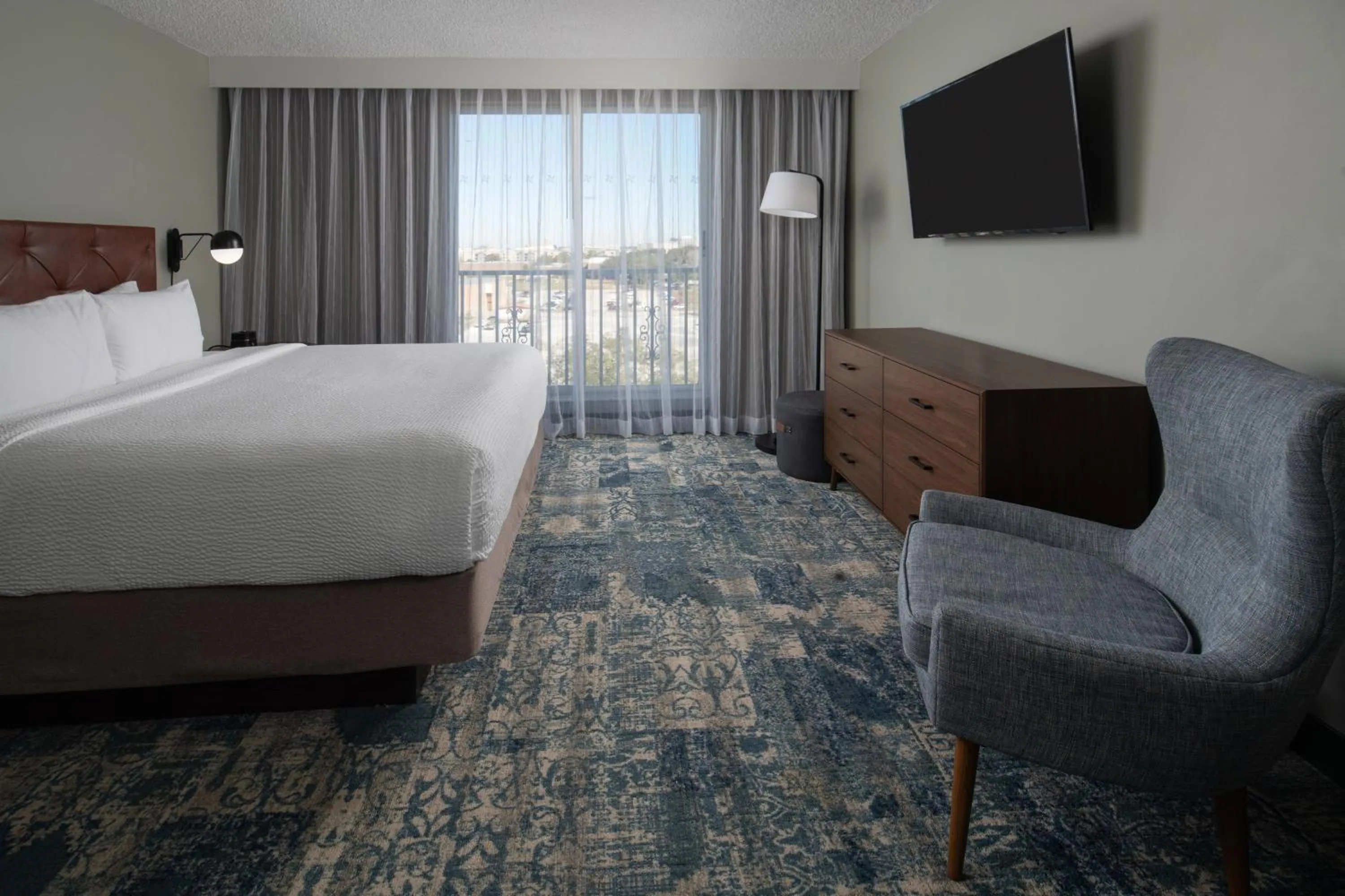 Photo of the whole room, Bed in Four Points by Sheraton Suites Tampa Airport Westshore
