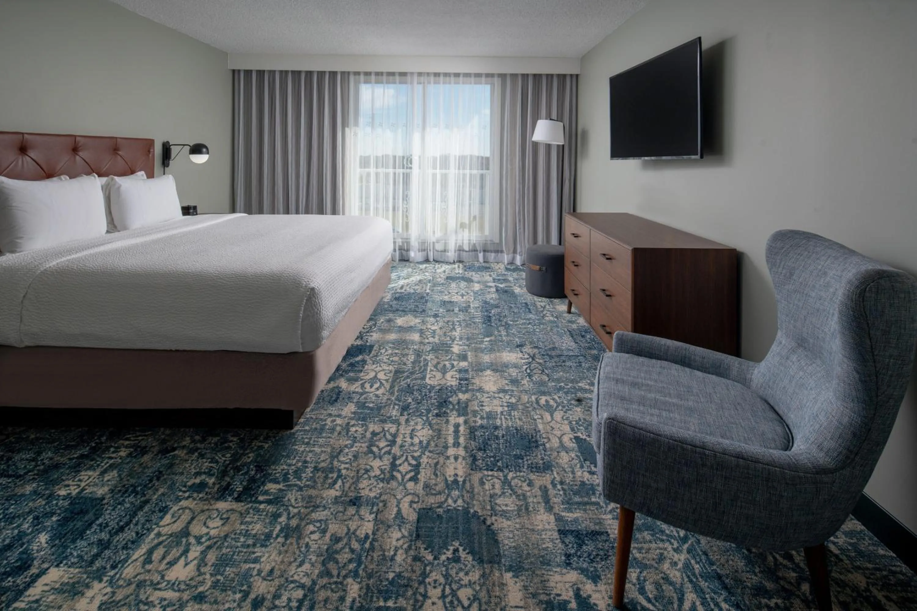 Photo of the whole room, Bed in Four Points by Sheraton Suites Tampa Airport Westshore