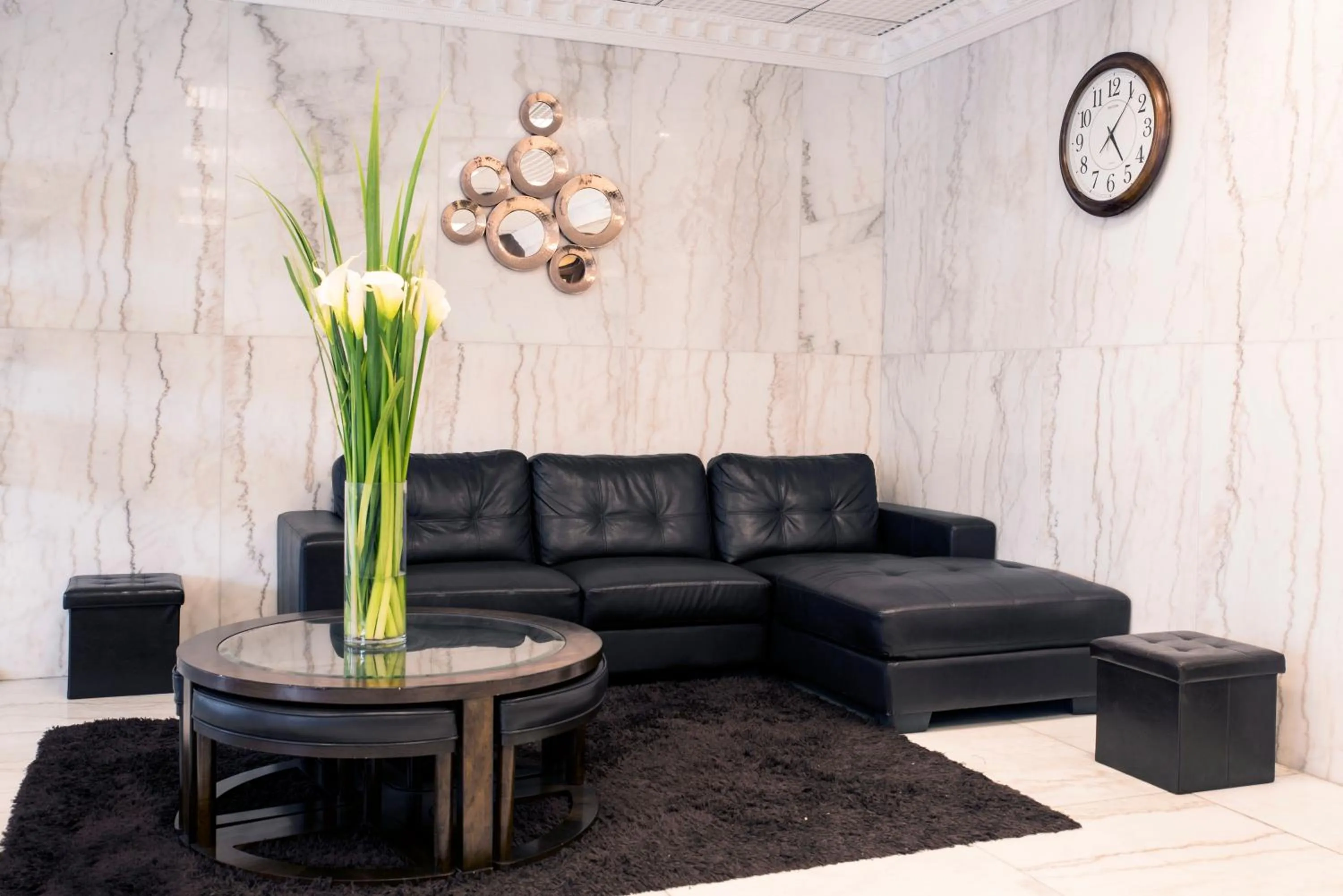 Lobby or reception in Inkari Suites Hotel