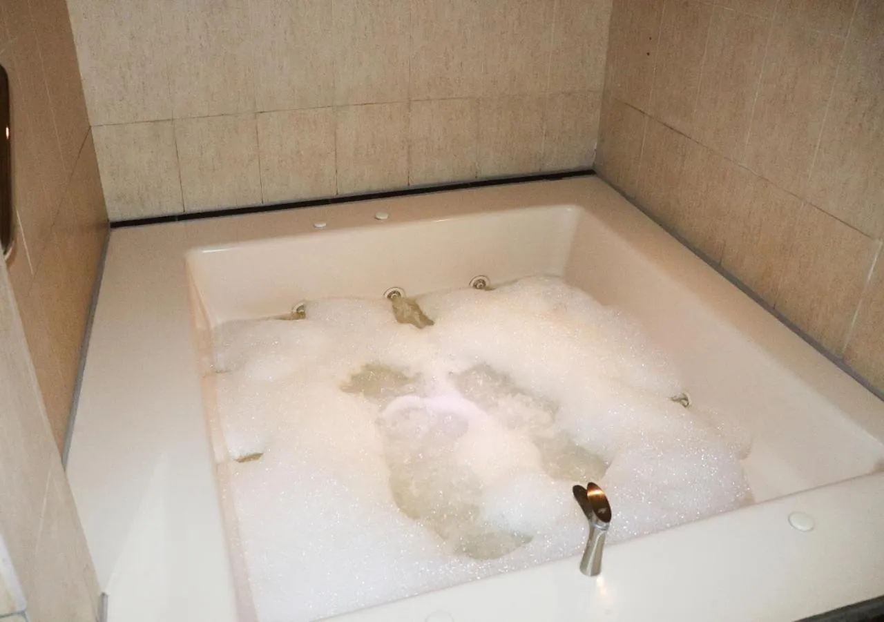 Hot Tub in Inkari Suites Hotel