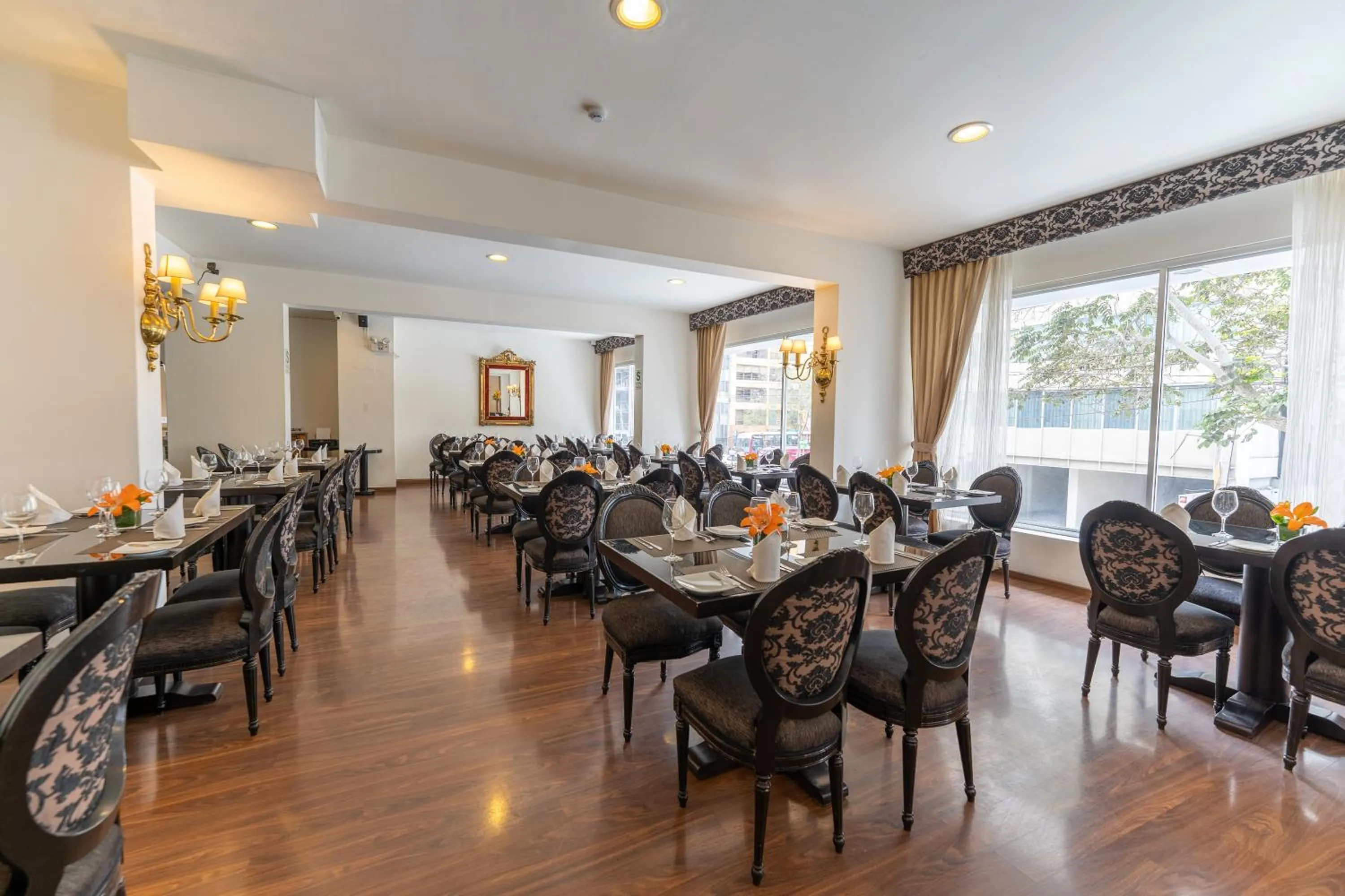 Restaurant/places to eat in Hotel Jose Antonio