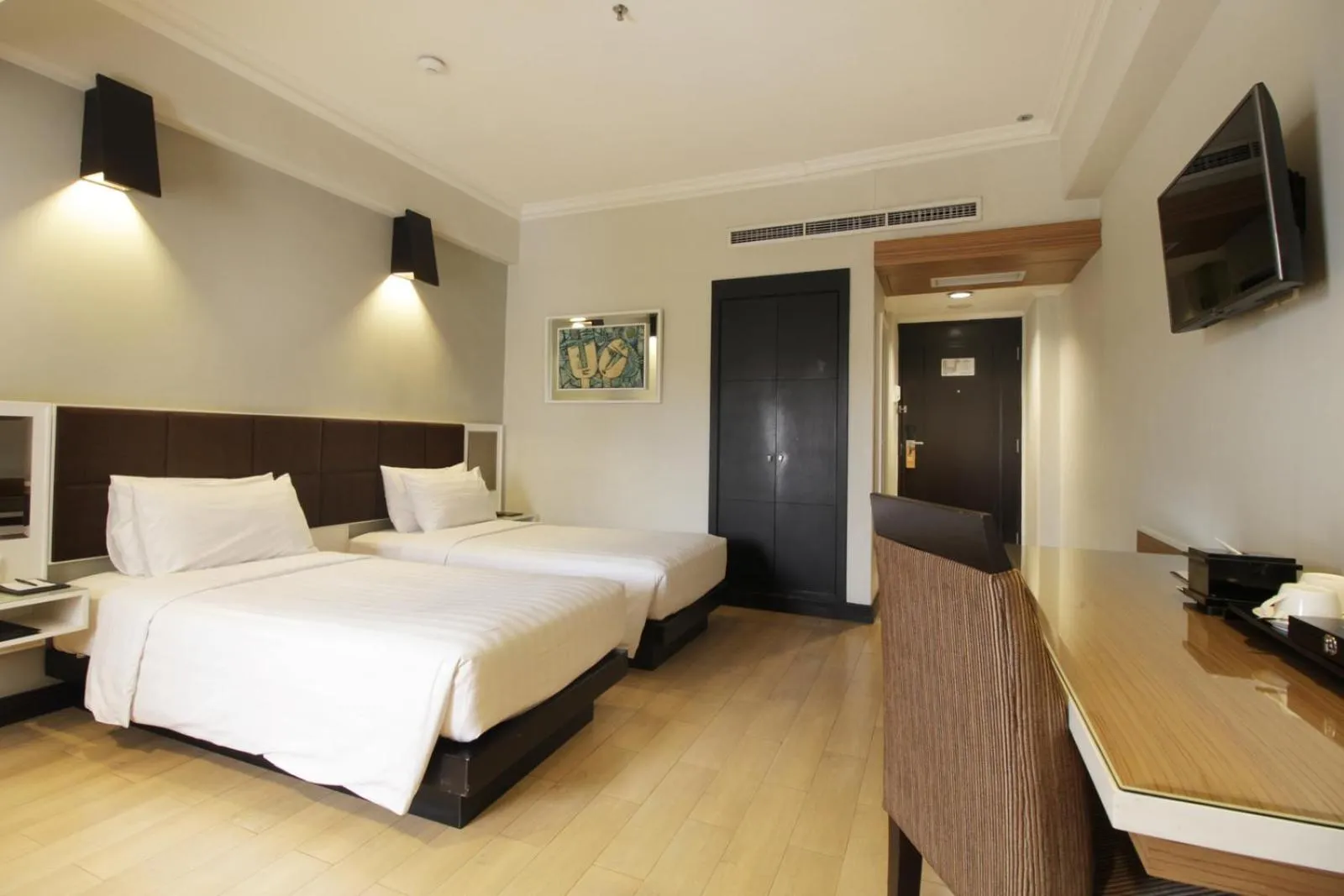 Bedroom, Bed in Hotel Santika Premiere Jogja