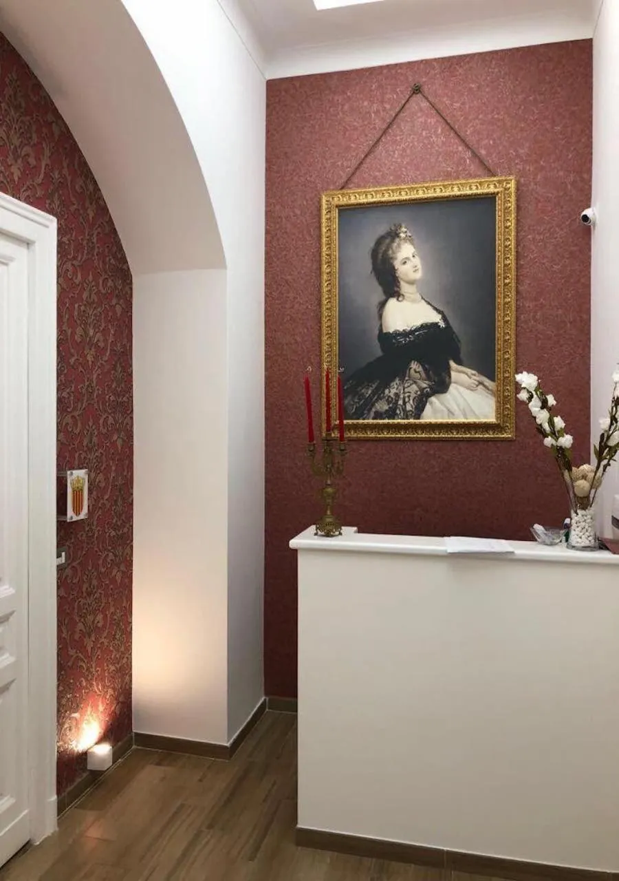 Staff in Royal Gismonda