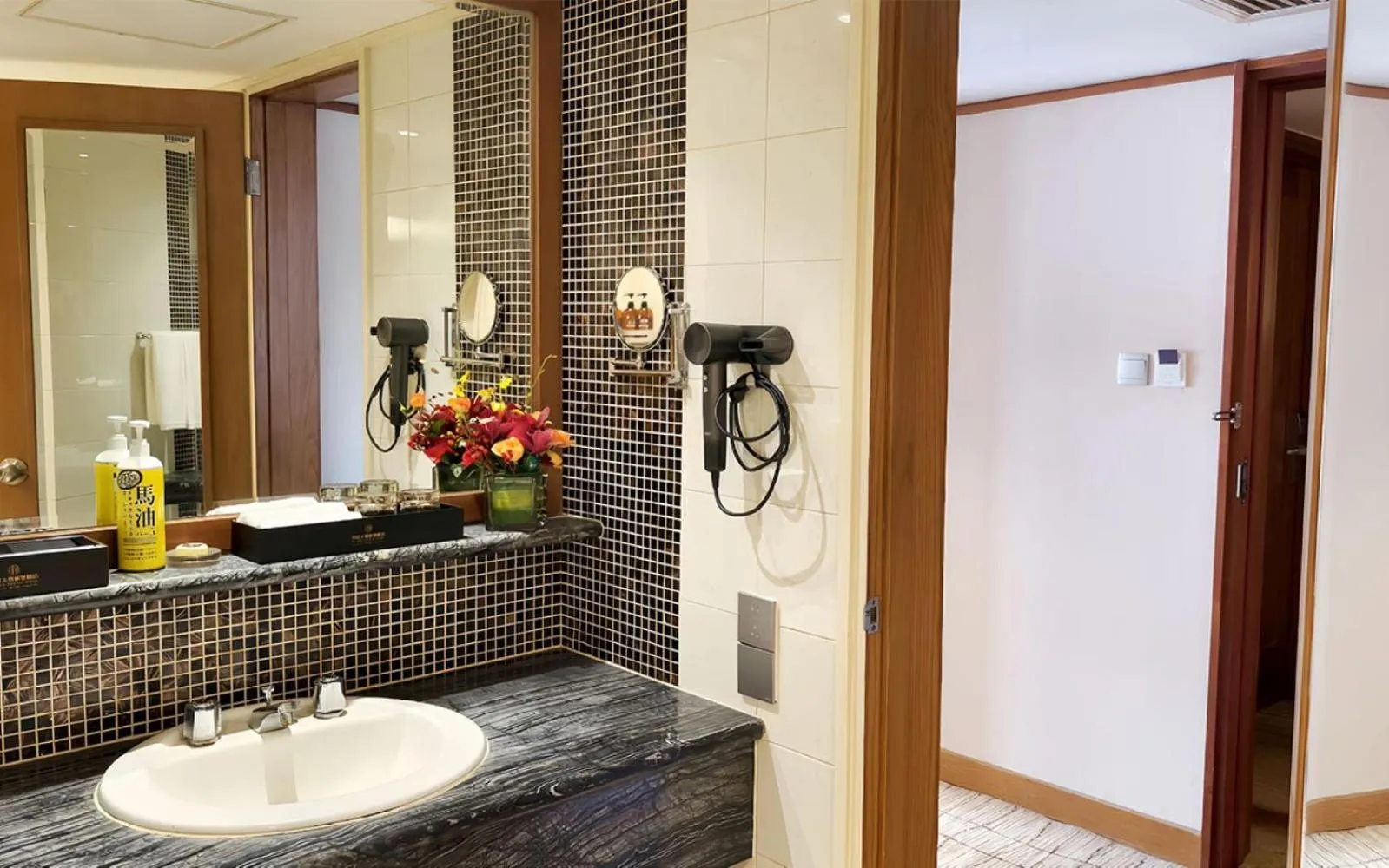 Bathroom in Xi'an Dajing Castle Hotel Bell Tower & YONGNING Gate