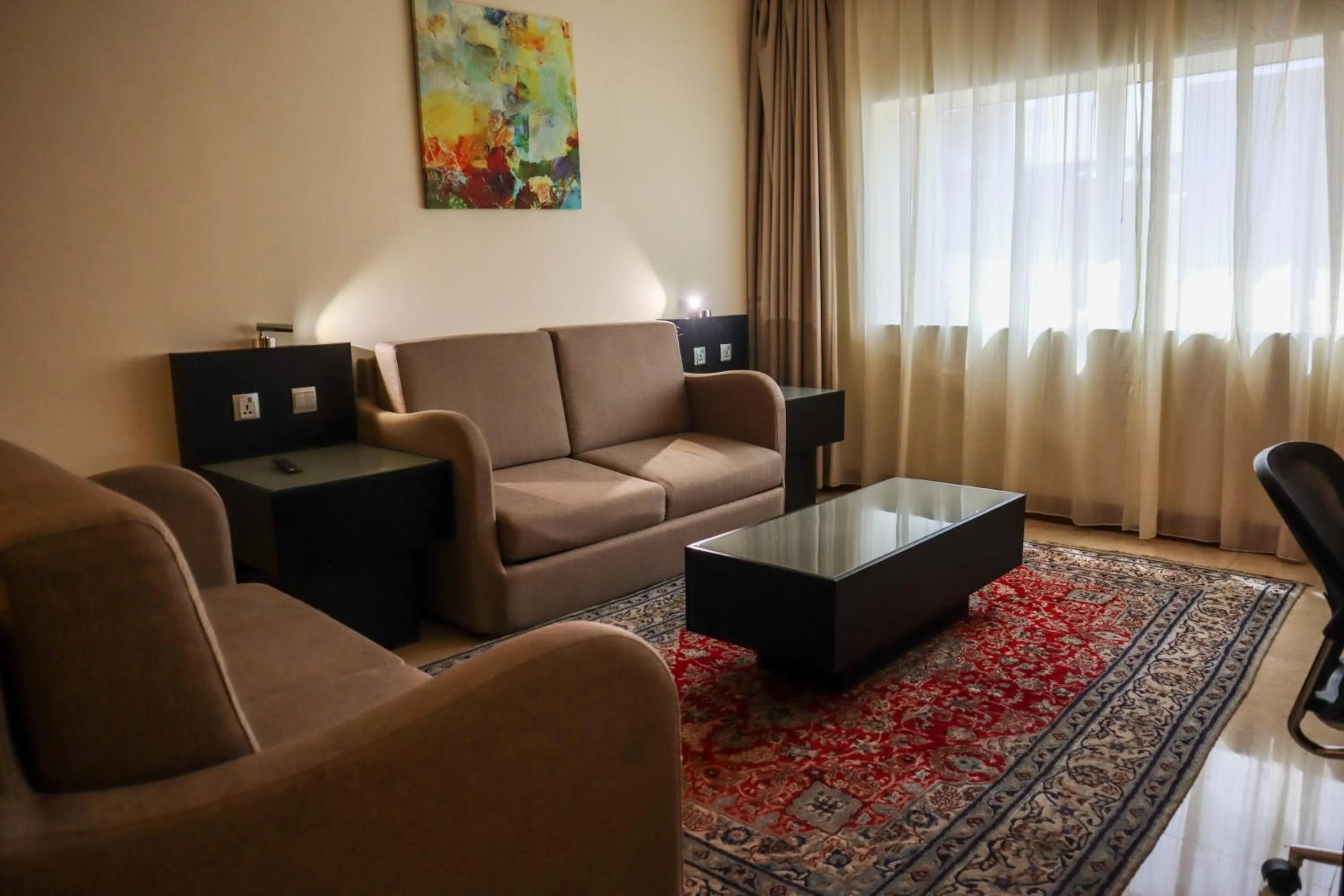 Living room in Vision Imperial Hotel Formerly Excelsior Hotel Downtown