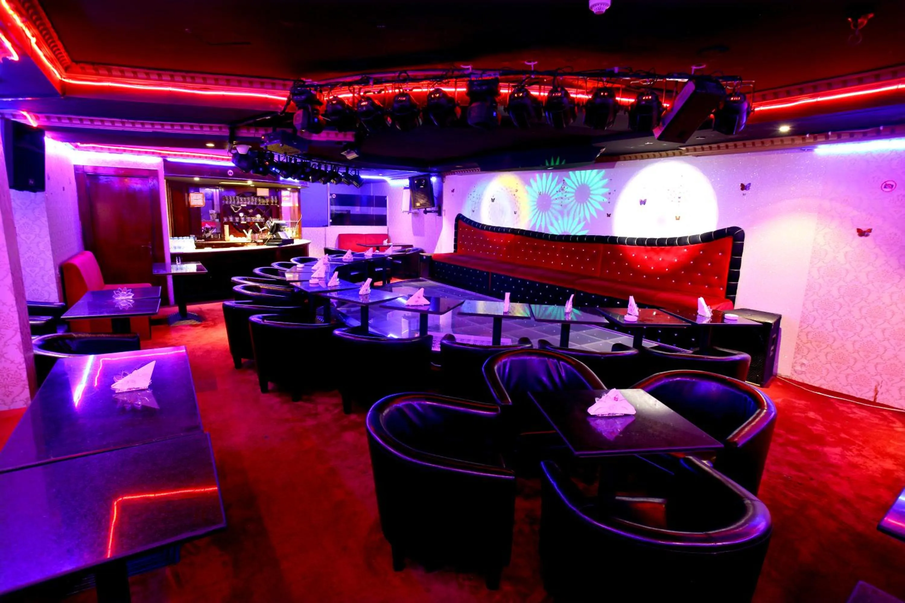 Nightclub / DJ in Vision Imperial Hotel Formerly Excelsior Hotel Downtown