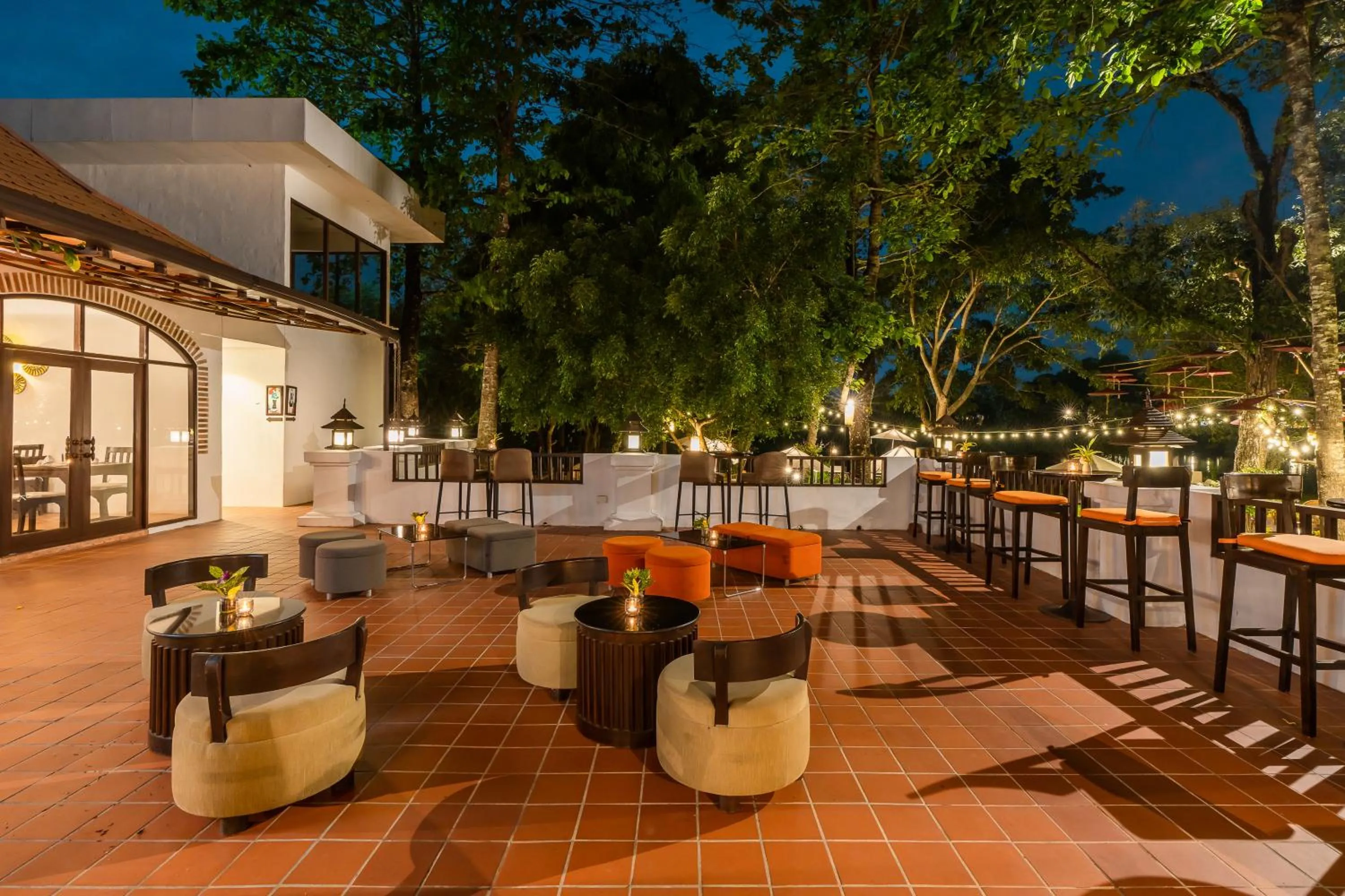 Lounge or bar in The Legend Chiang Rai Boutique River Resort & Spa