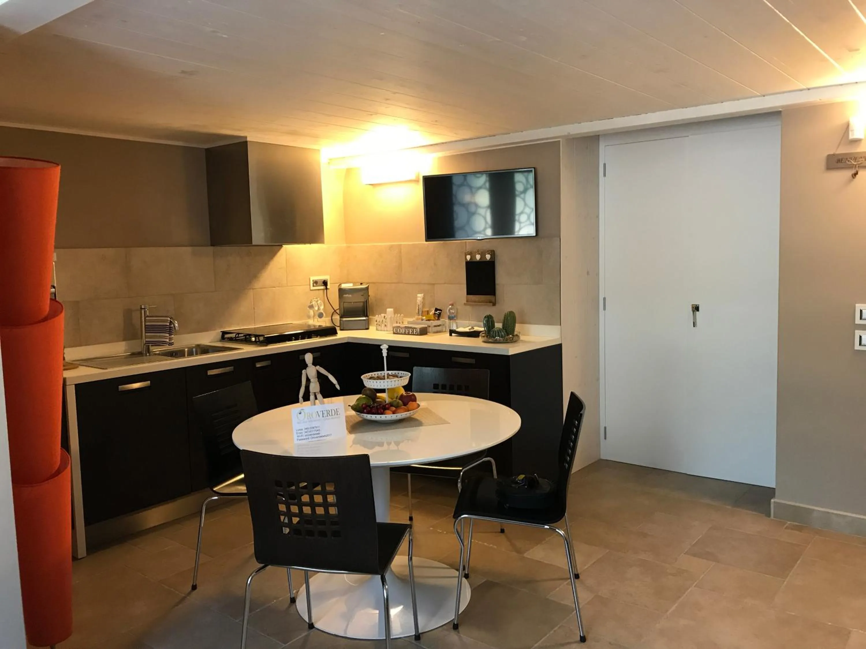 Dining area in OroVerde Rooms & Suite nel cuore di Trani